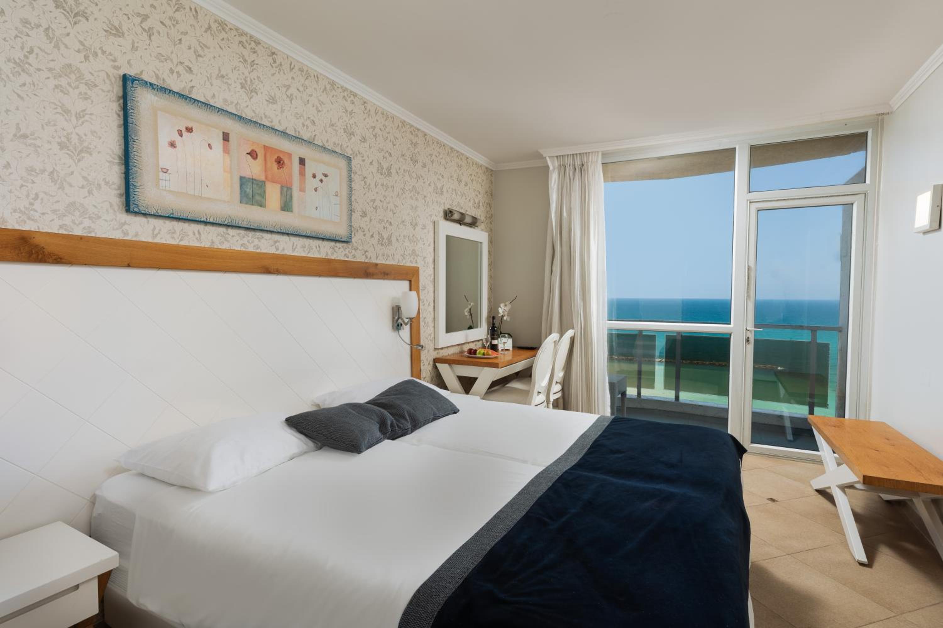 Superior Room With Sea View & Bath - Photo 6