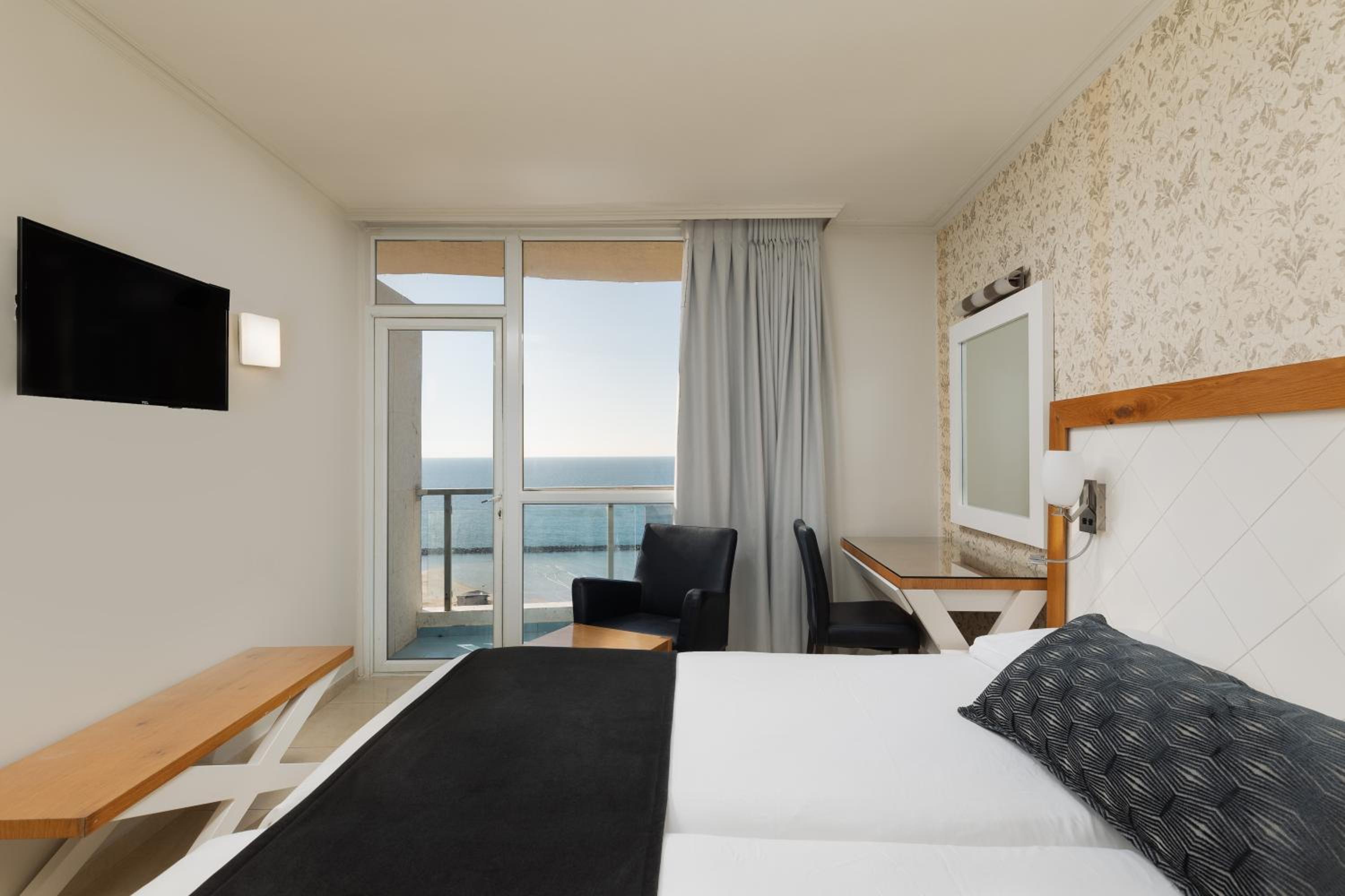 Superior Room With Sea View & Bath - Photo 5