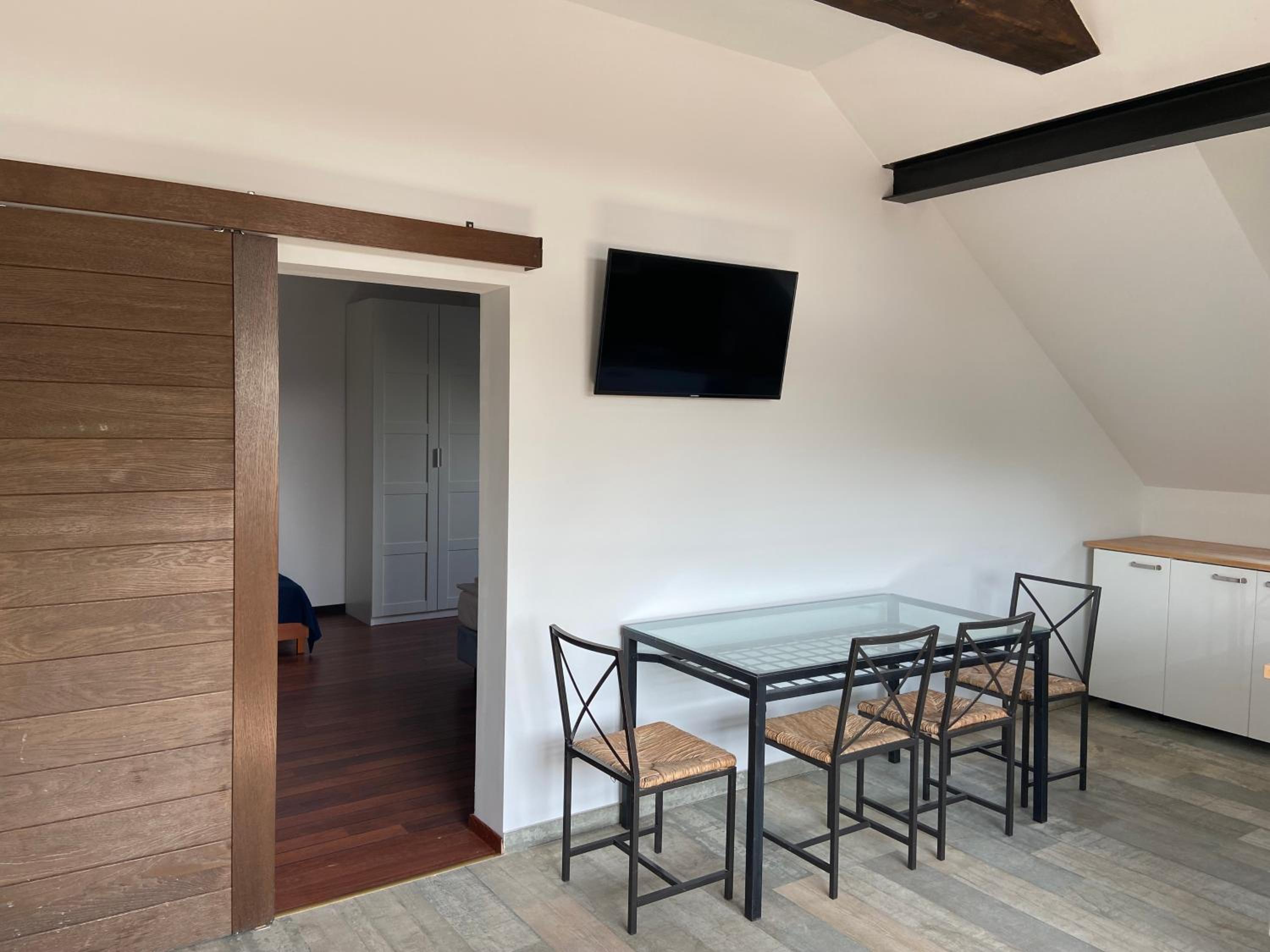 Apartment With Lake View photo 2