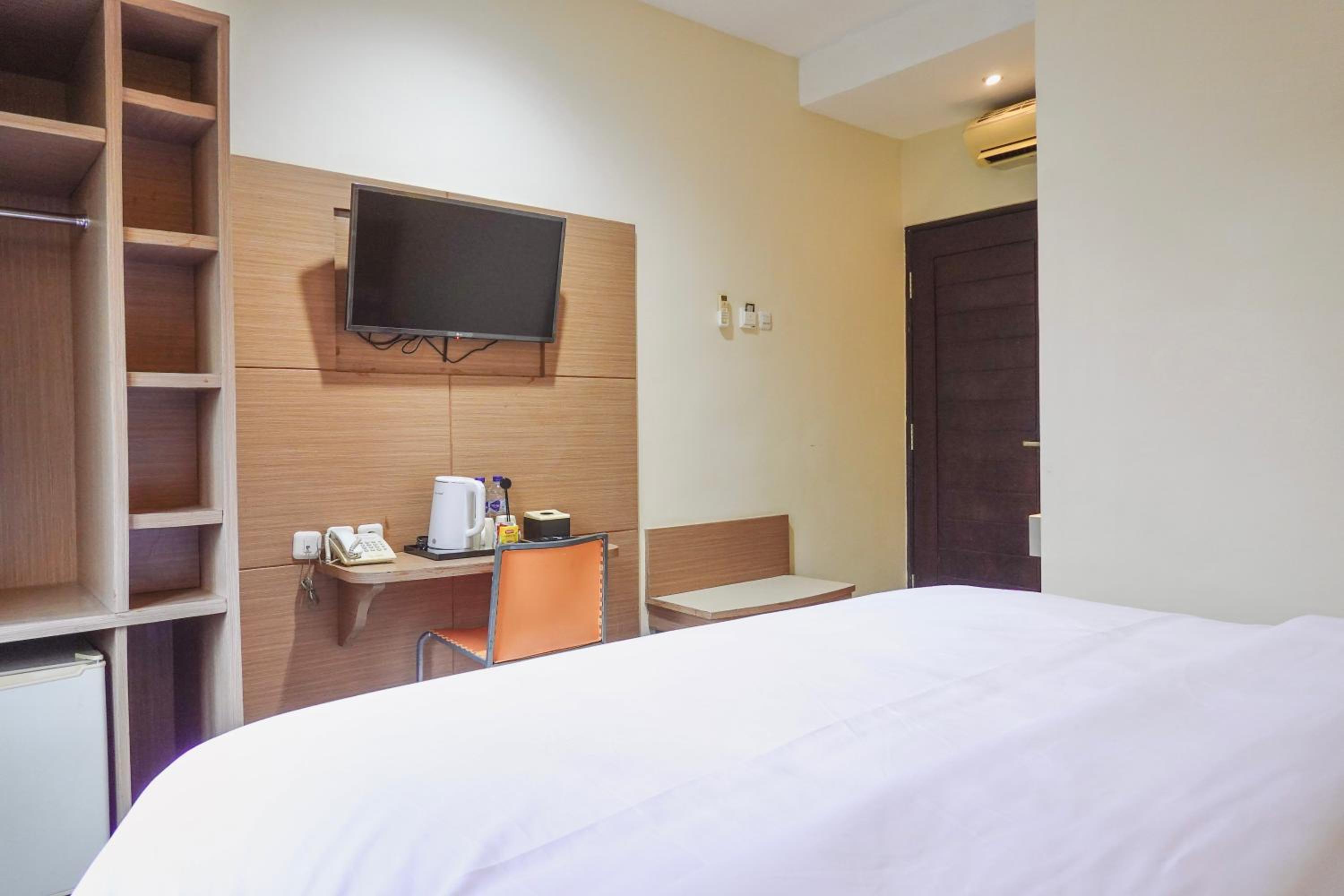 Deluxe King Room photo 2