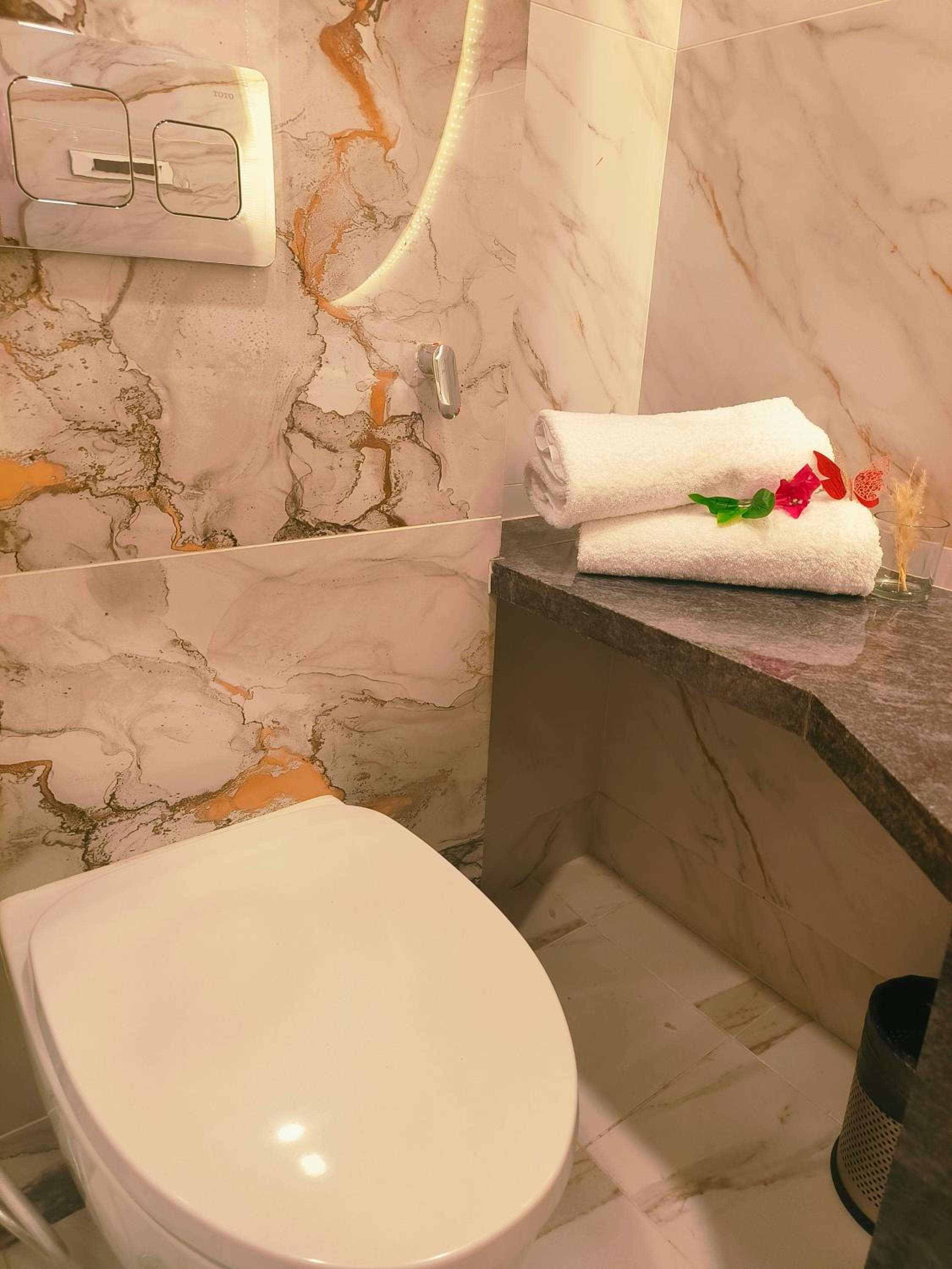 Premium Room with European Style Décor and City View: Enjoy 10% off on - F&B, Spa, car Hire, Complimentary Welcome Drink & Hi-Tea, Candlelight Dinner & Room Decoration Available  - Photo 3