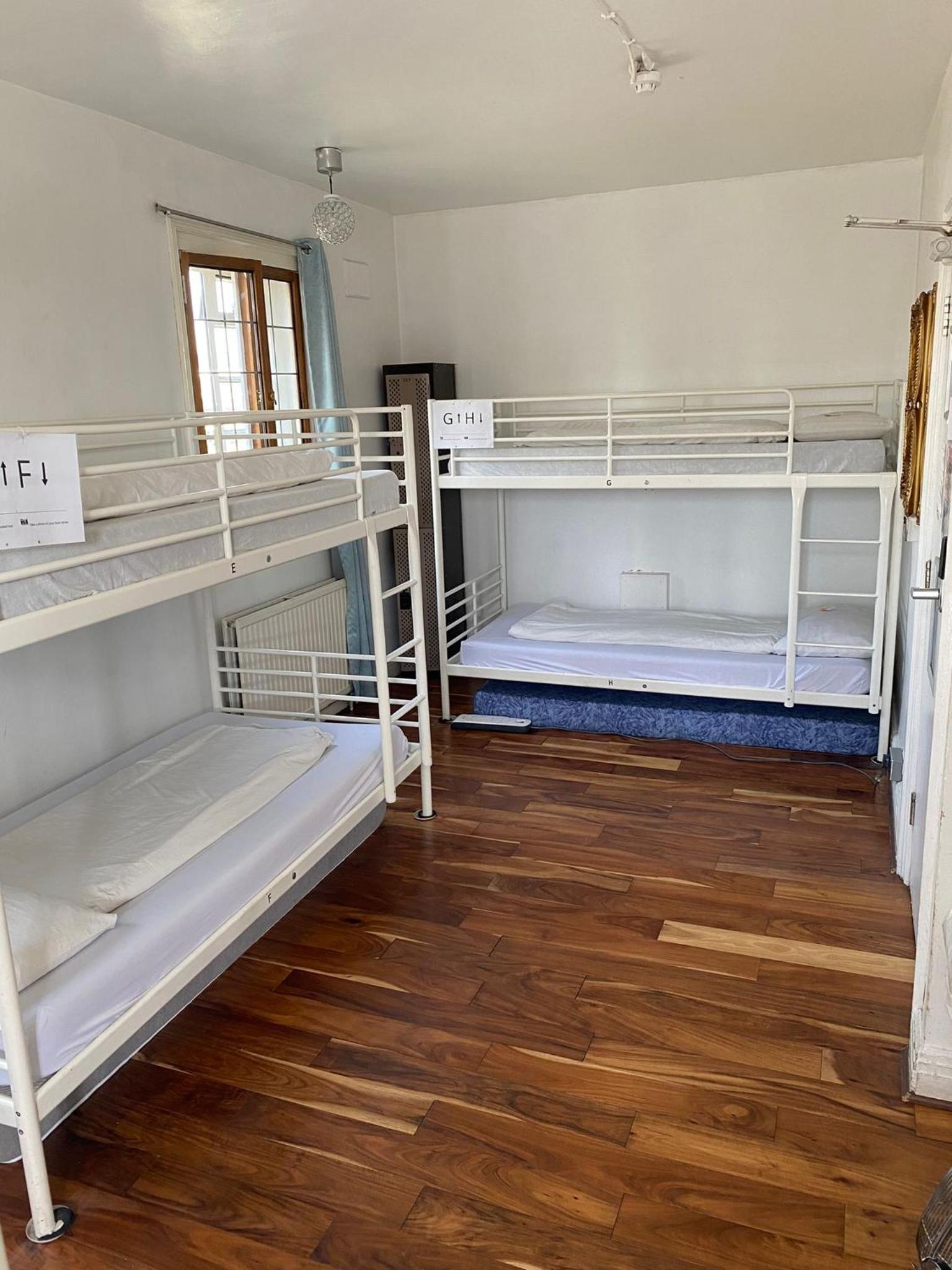 Bed in 8-Bed Mixed Dormitory Room photo 1