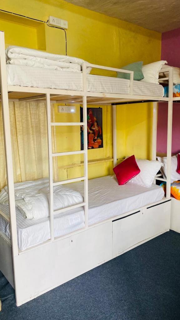 6-Bed Mixed Dormitory Room photo 3