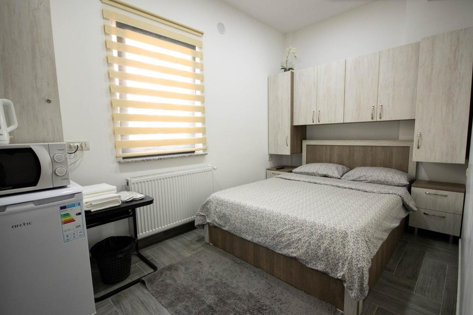 One-Bedroom Apartment - Photo 1