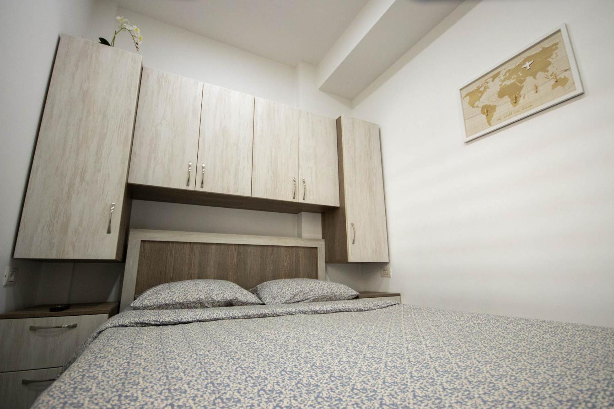 One-Bedroom Apartment - Photo 3