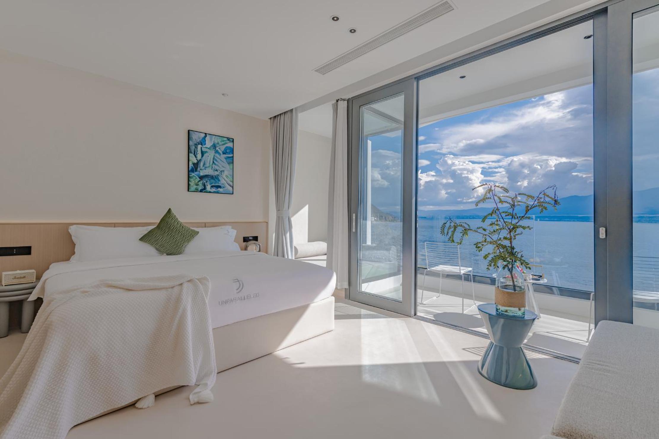Baiyun Lake View Terrace King Room