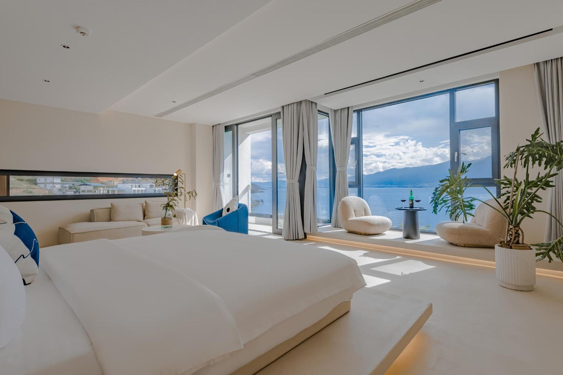 Zhonghe| 180 Degree Lake View Bathtub Grand Suite