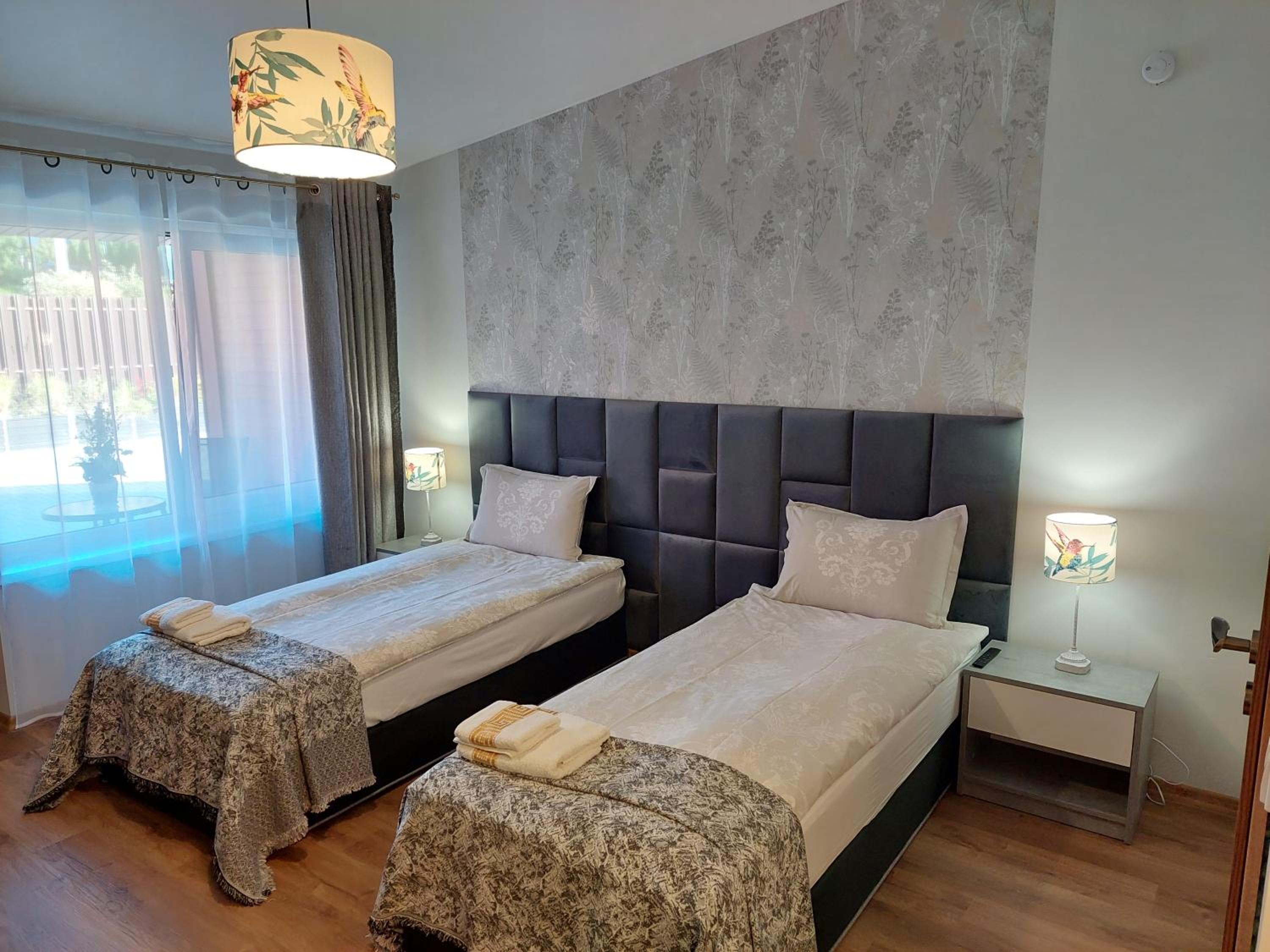 Large Double or Twin Room - Photo 1