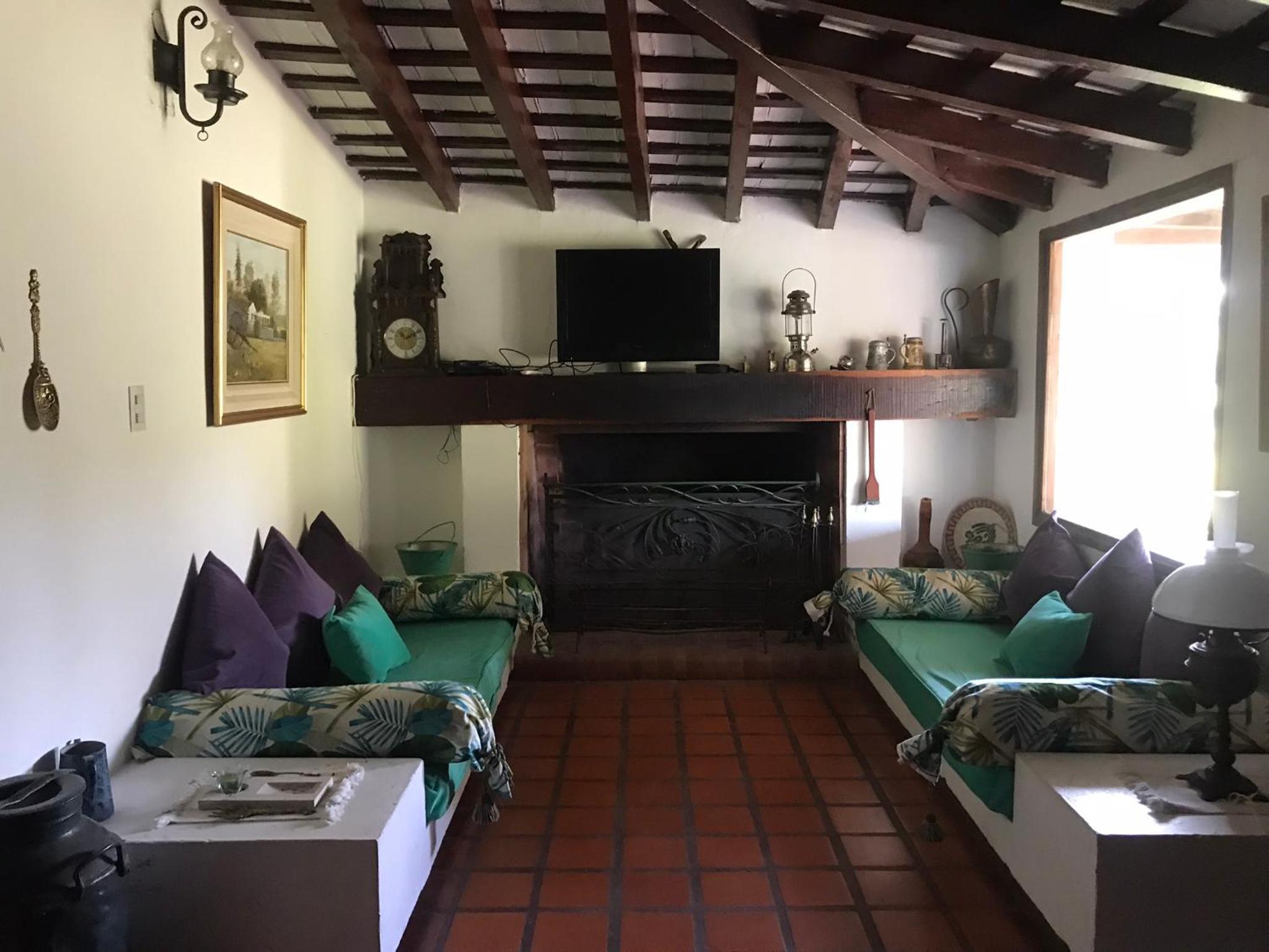 Five-Bedroom House photo 3