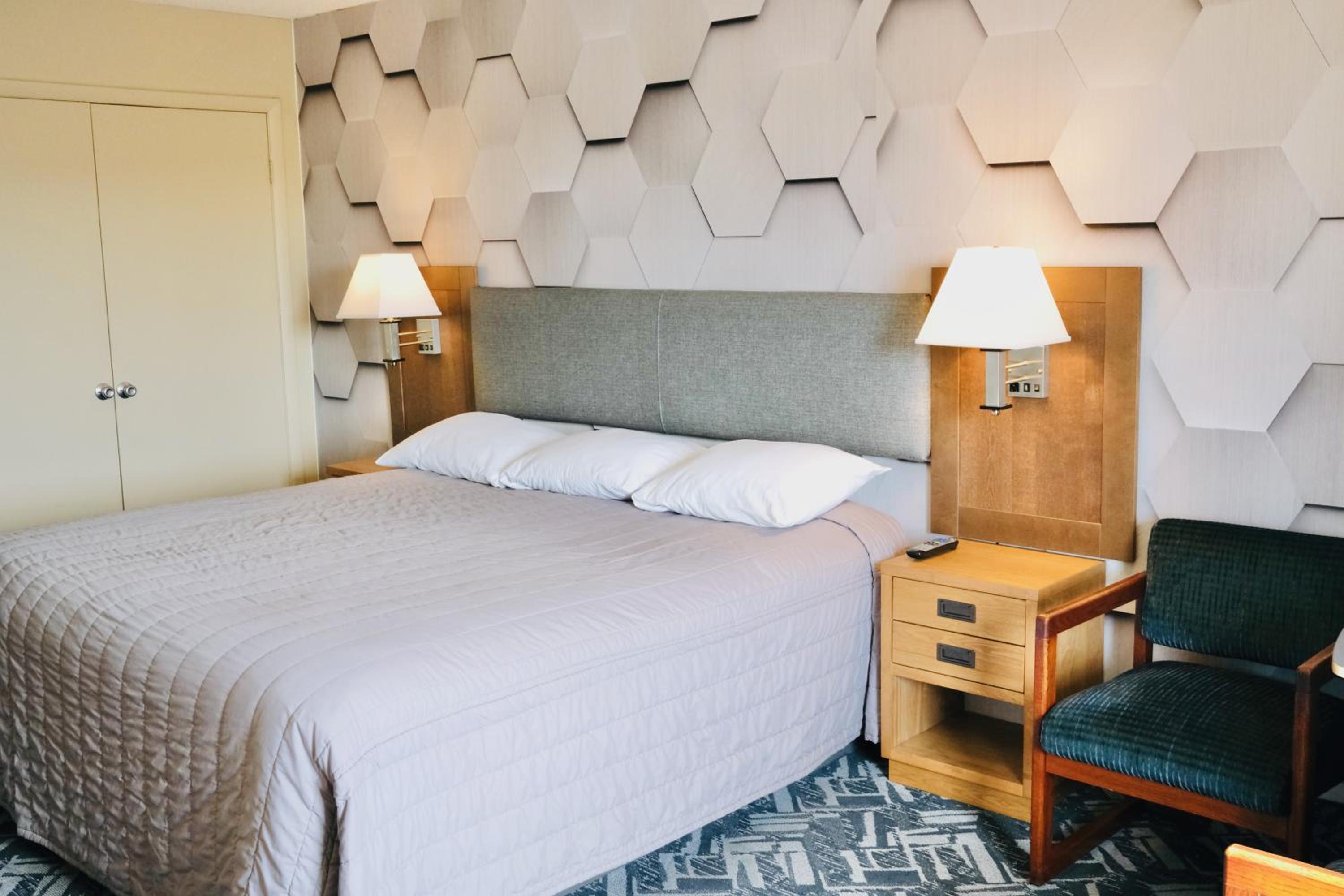 Superior King Room - Photo 13