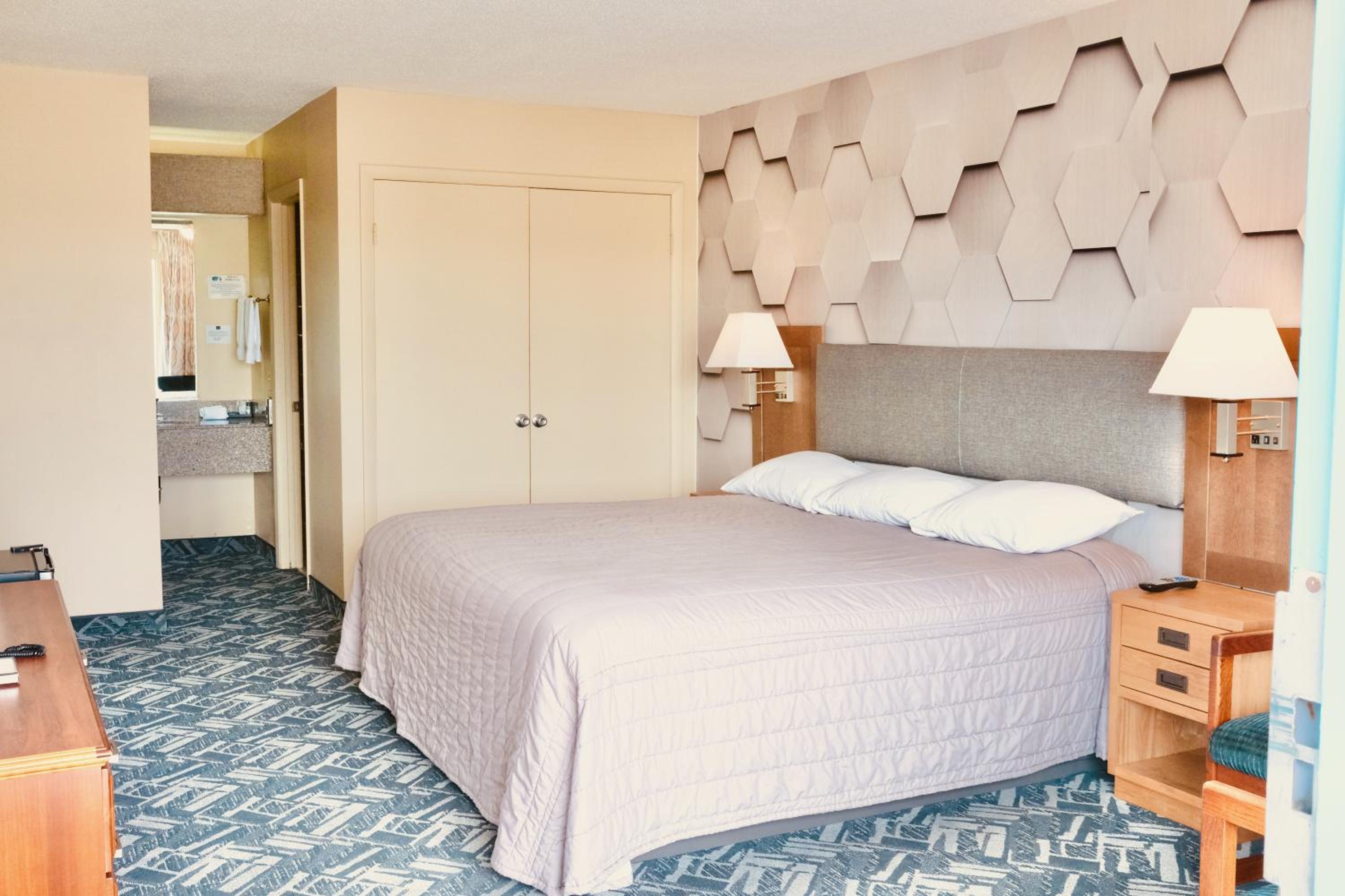 Superior King Room - Photo 11