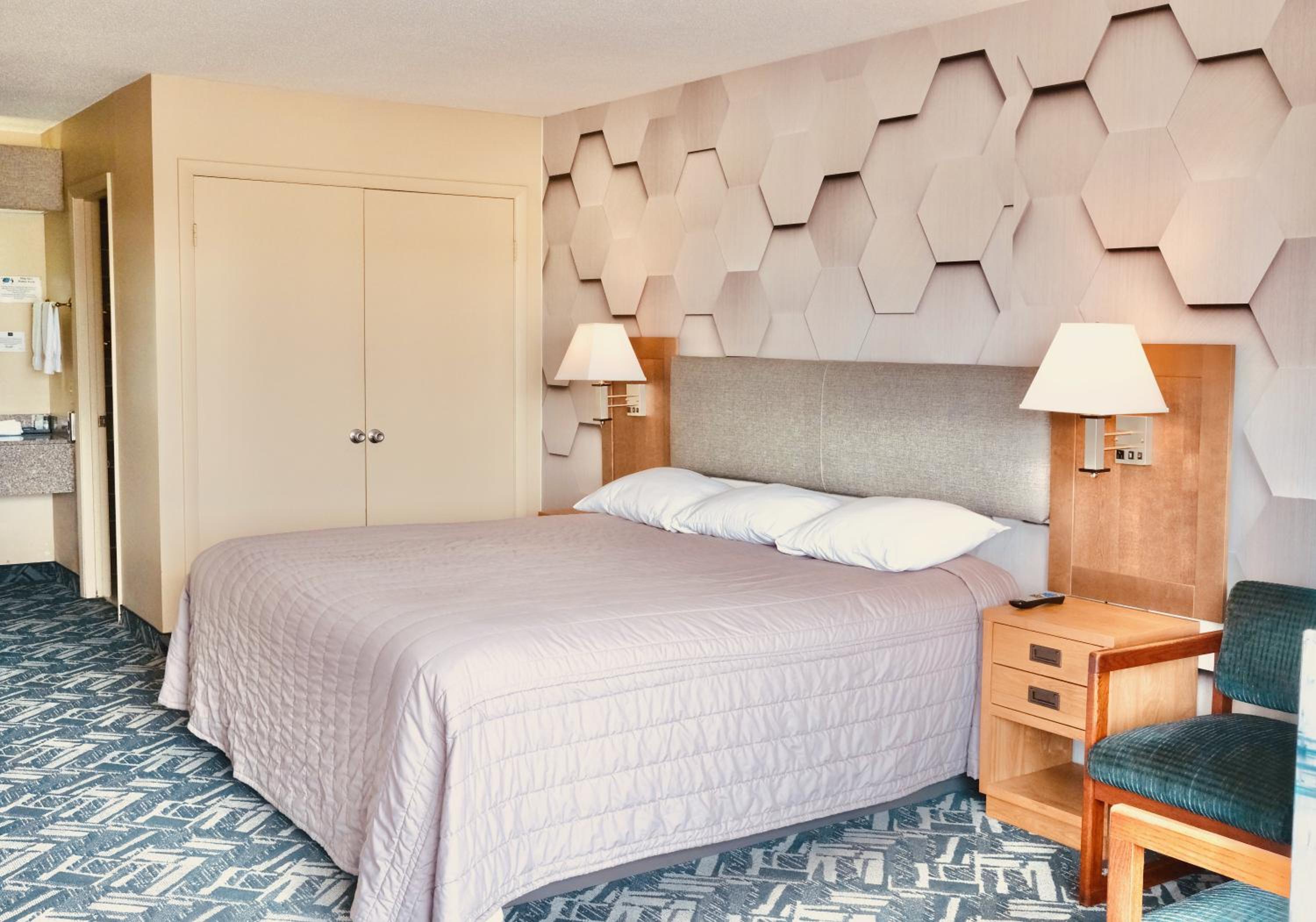 Superior King Room - Photo 9