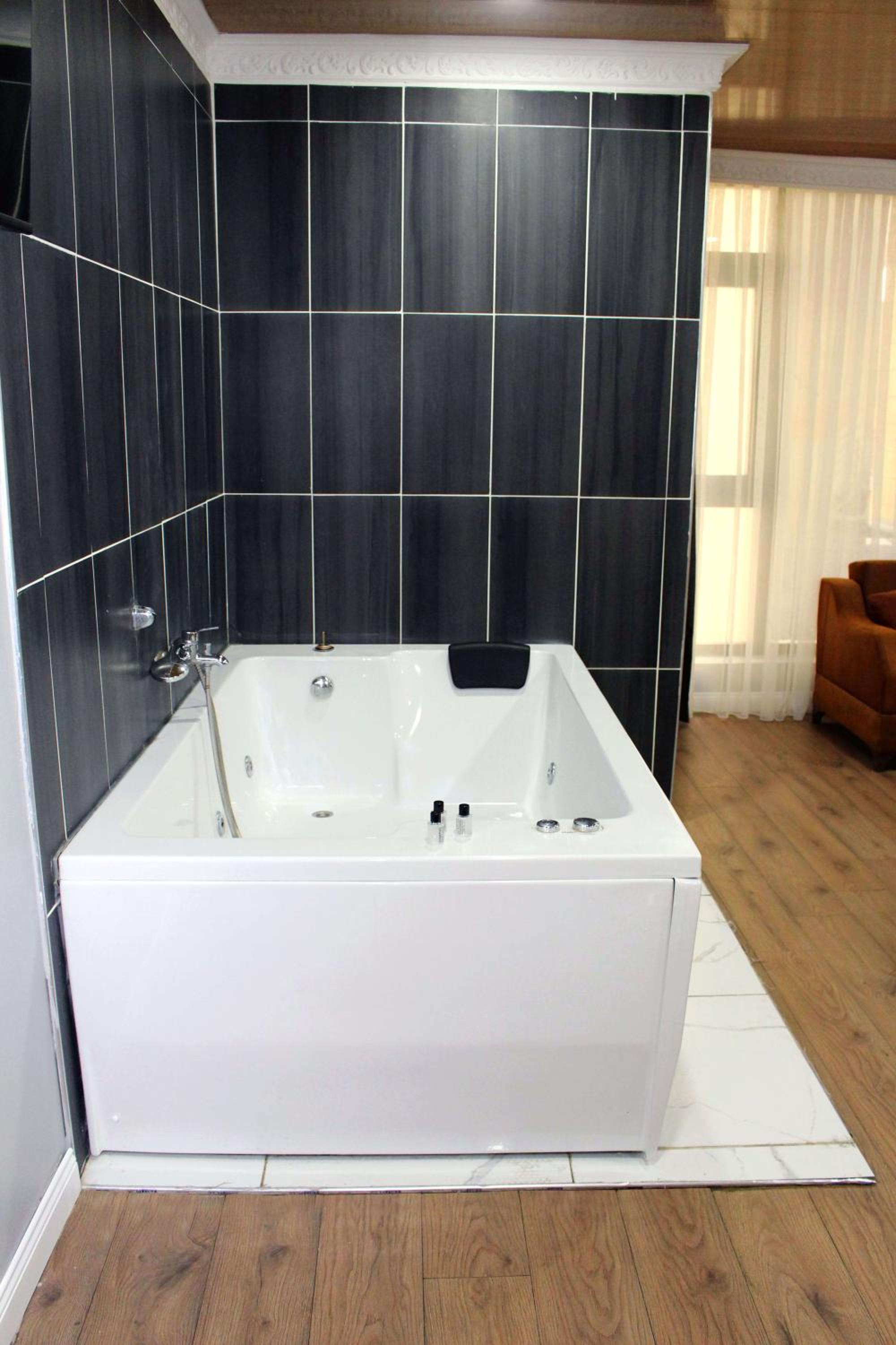 Double Room with Spa Bath photo 2