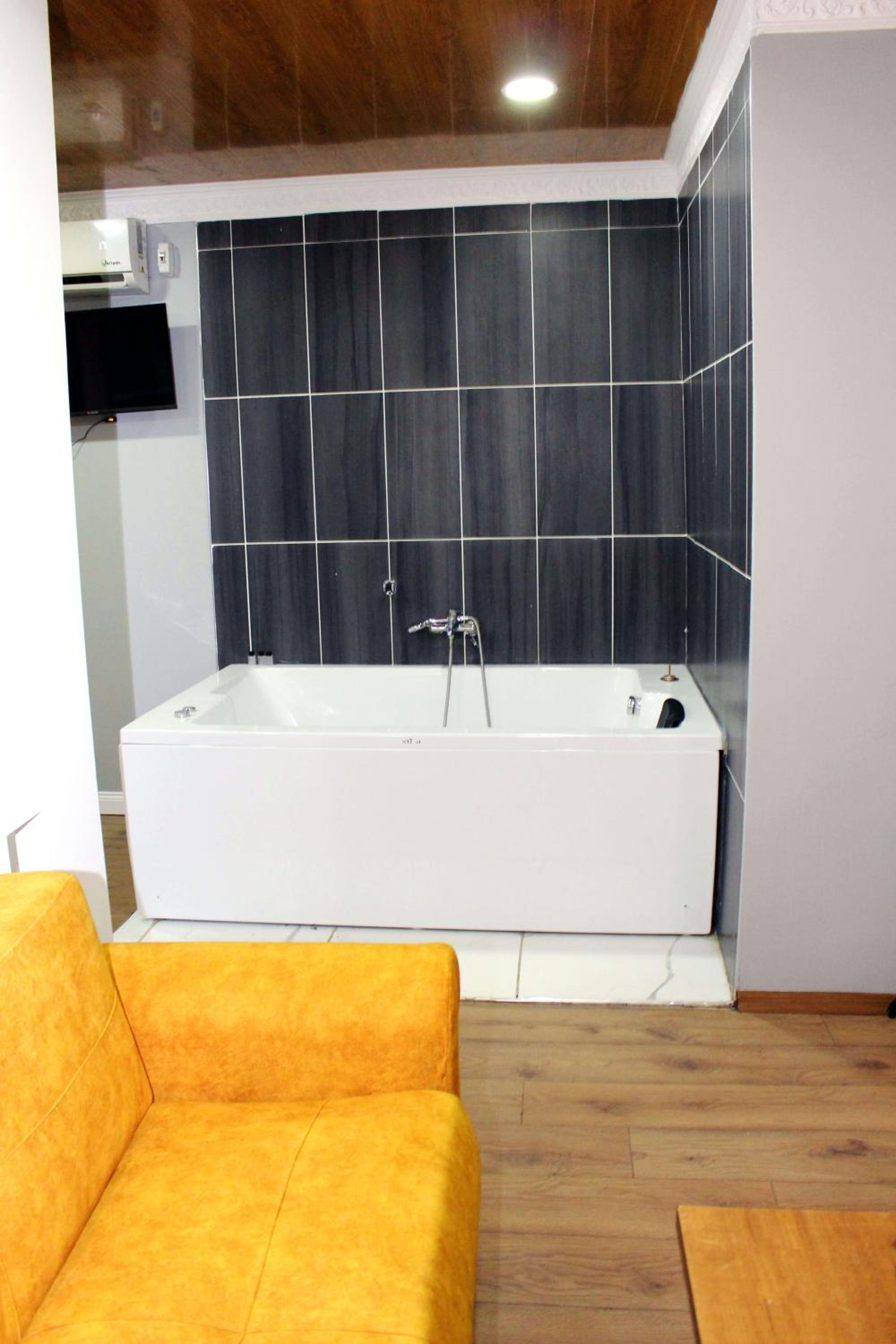Double Room with Spa Bath photo 3