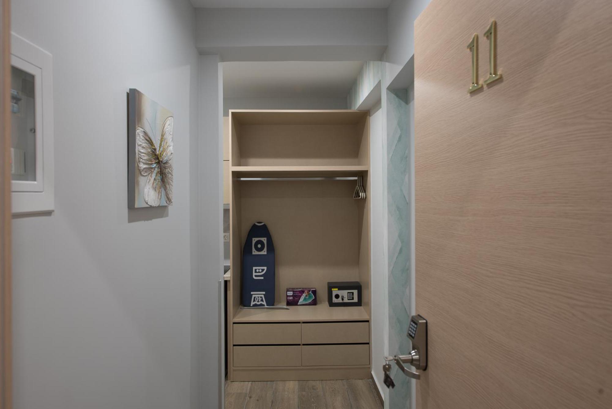 One-Bedroom Apartment photo 1