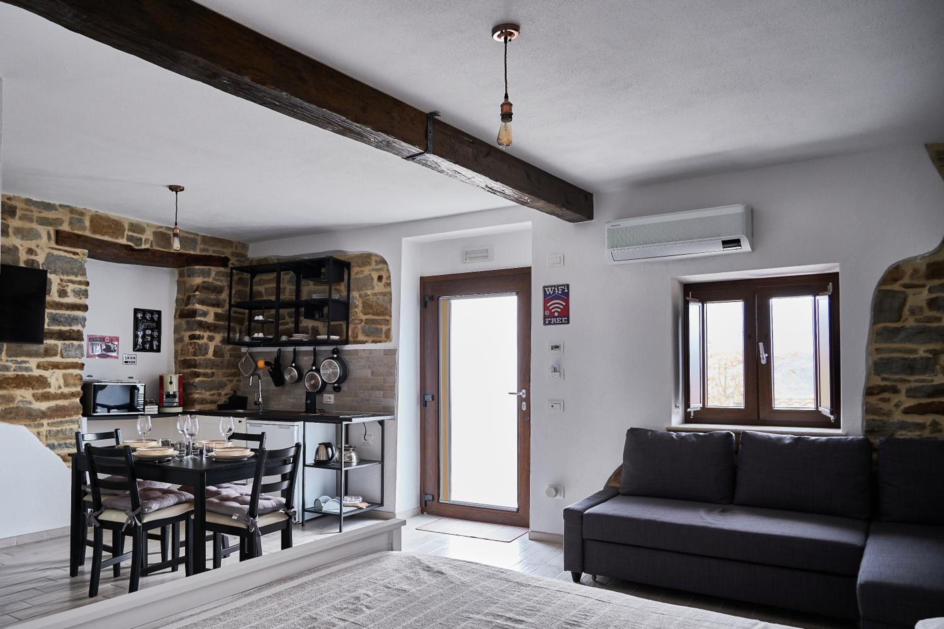 Superior Quadruple Room - Photo 4