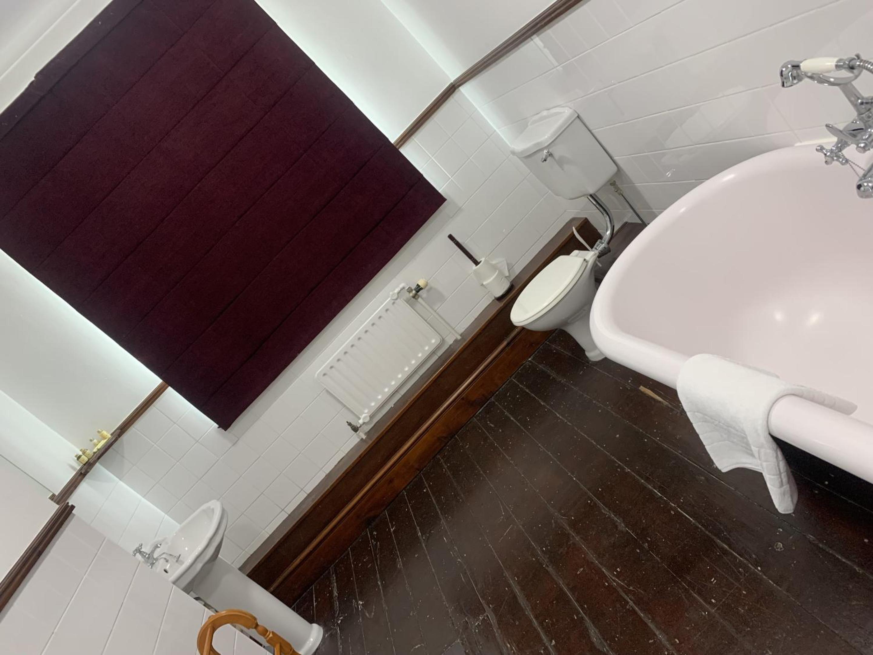 Standard Double Room - Photo 16