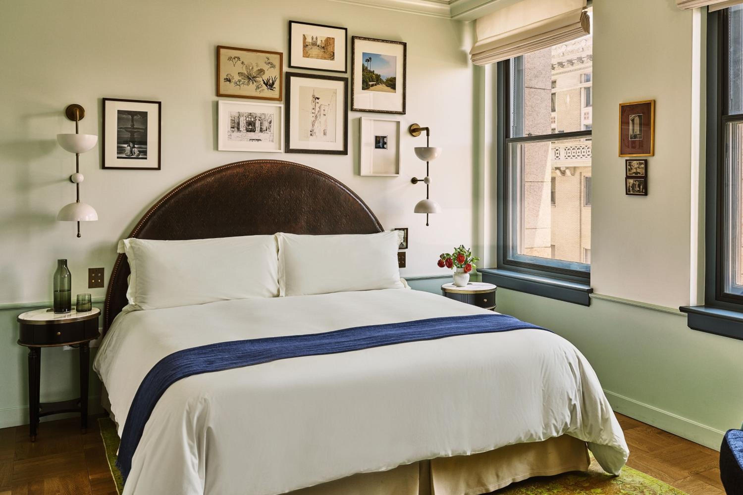 Standard Study King Room