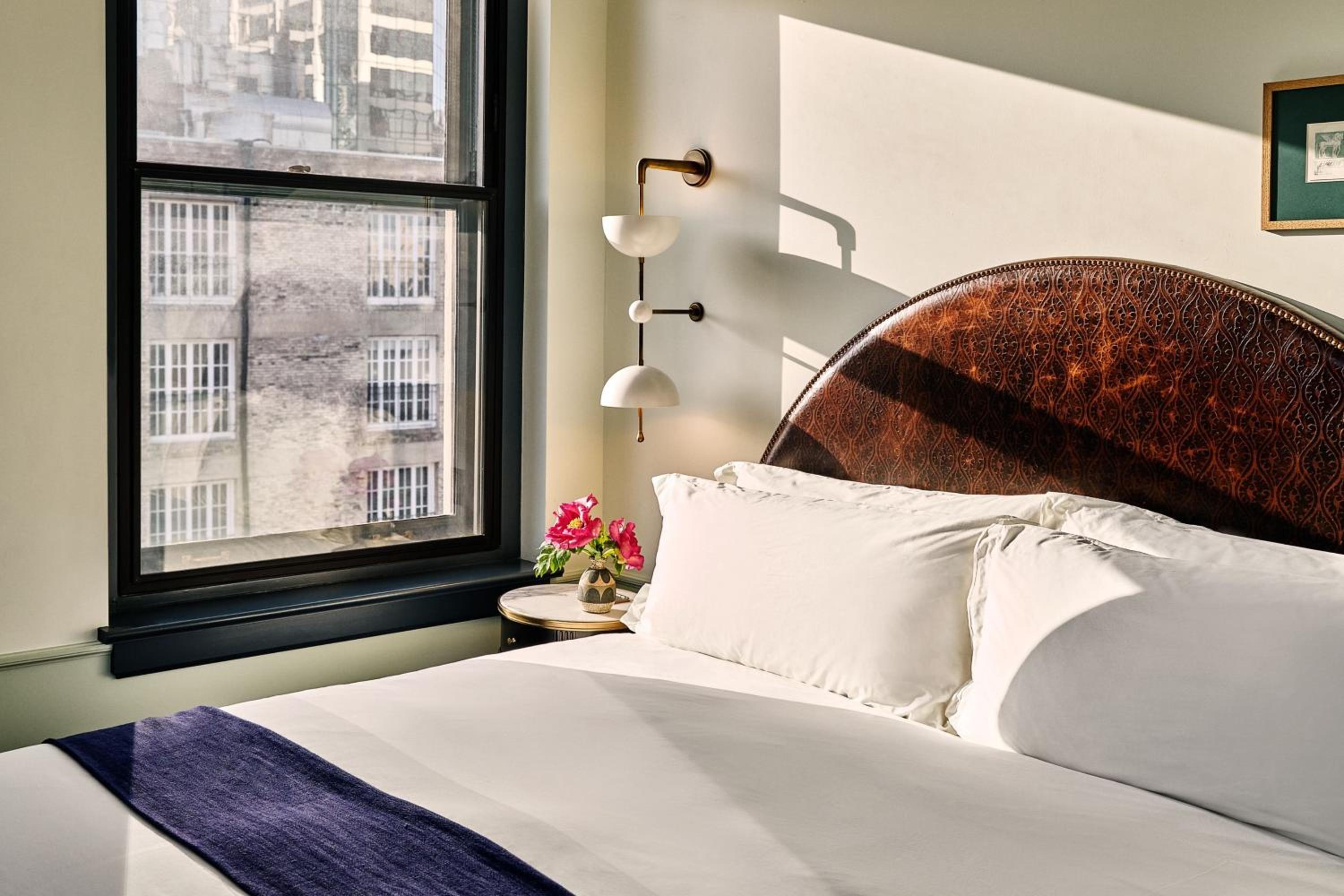 One Bedroom Suite with One King Bed (Non Smoking)