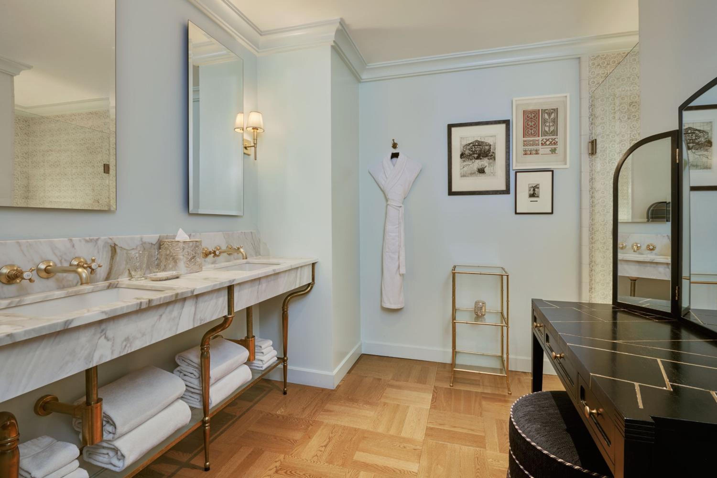 One-Bedroom Claire King Suite with City View