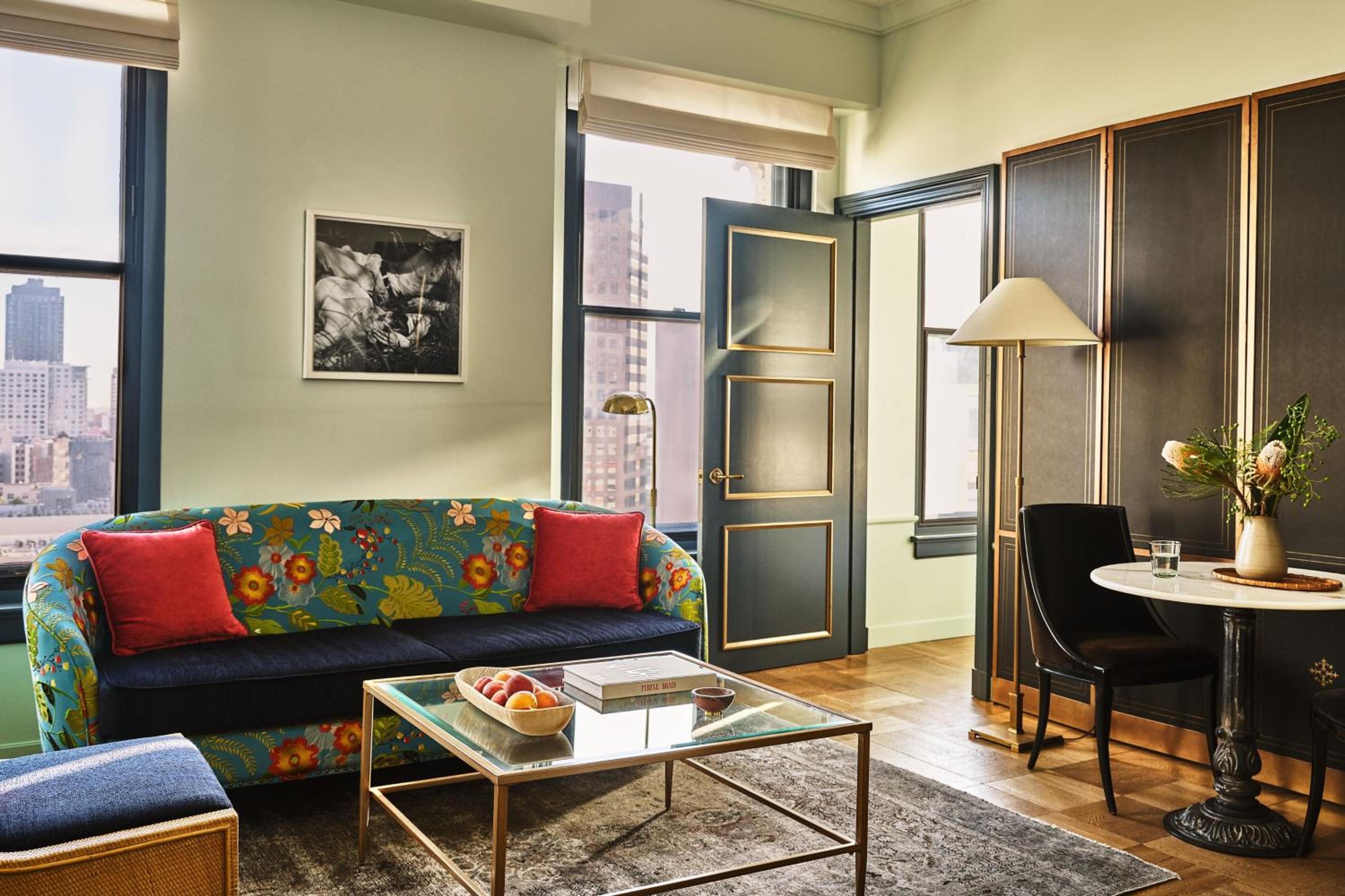 One-Bedroom Olive King Suite with City View