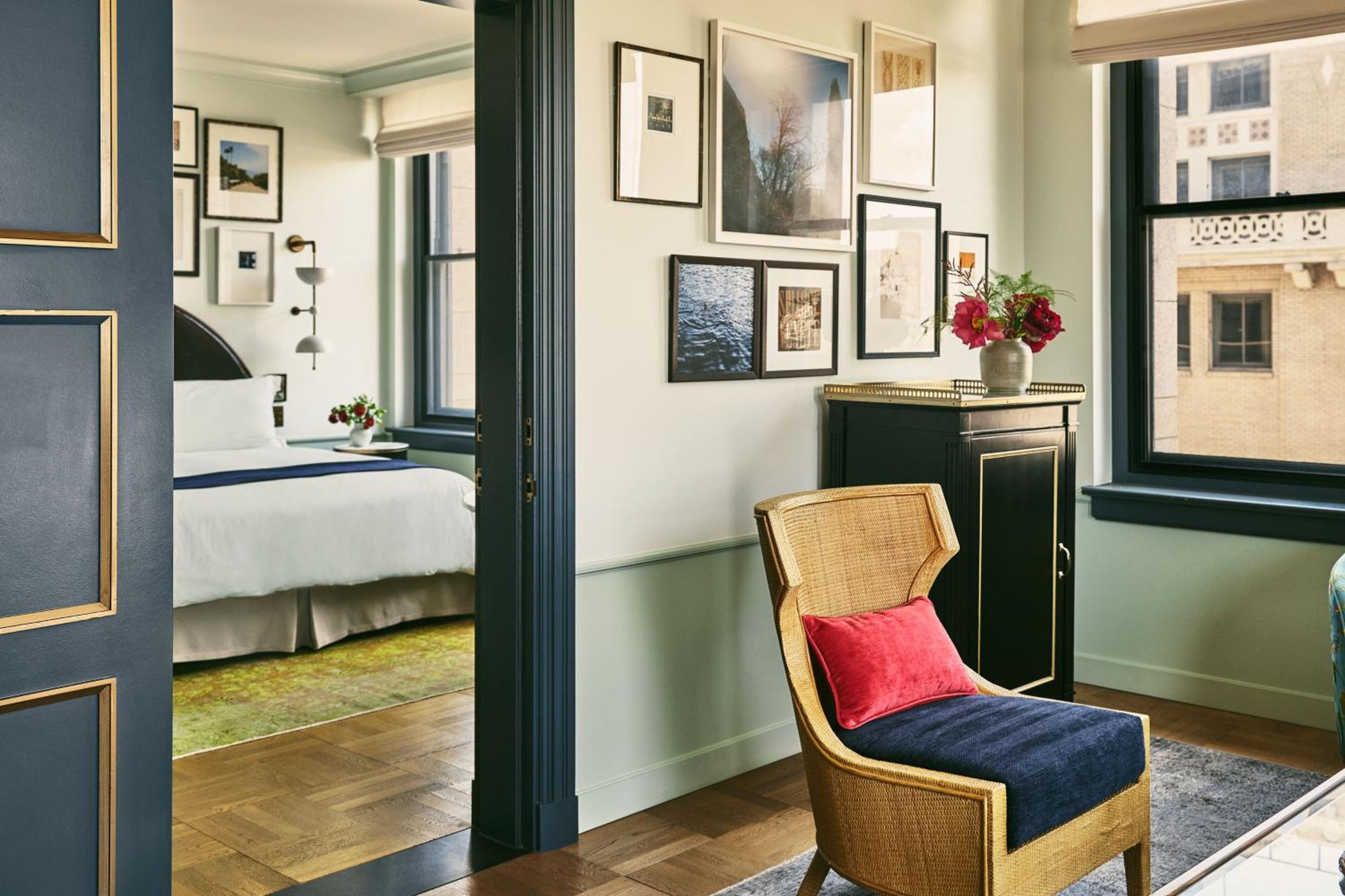 One-Bedroom Claire King Suite with City View thumbnail 6