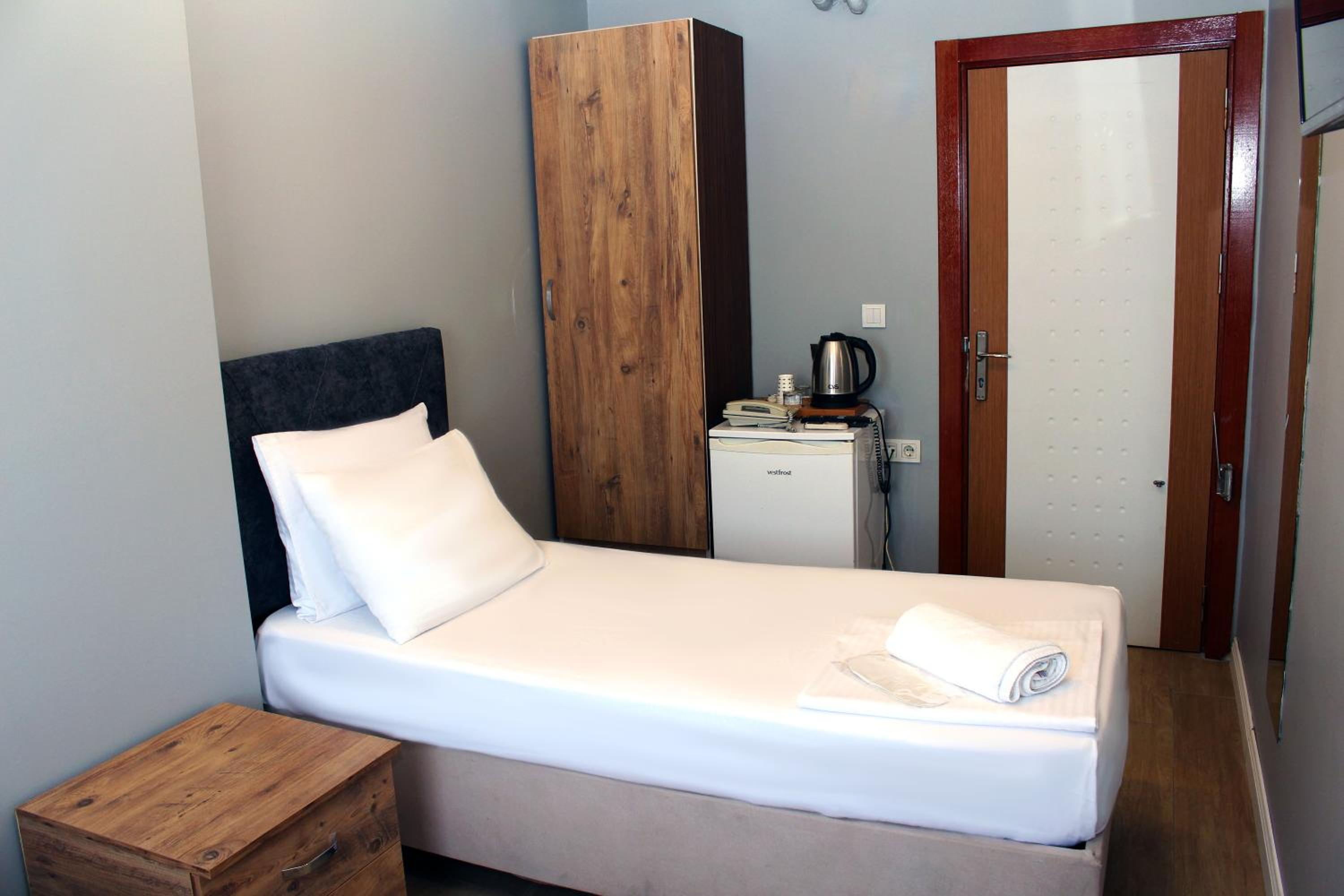 Double or Twin Room photo 3