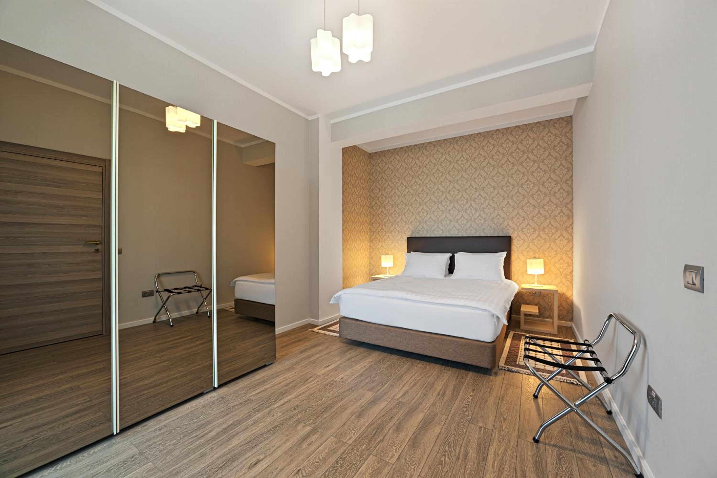 One-Bedroom Apartment with View - Photo 14
