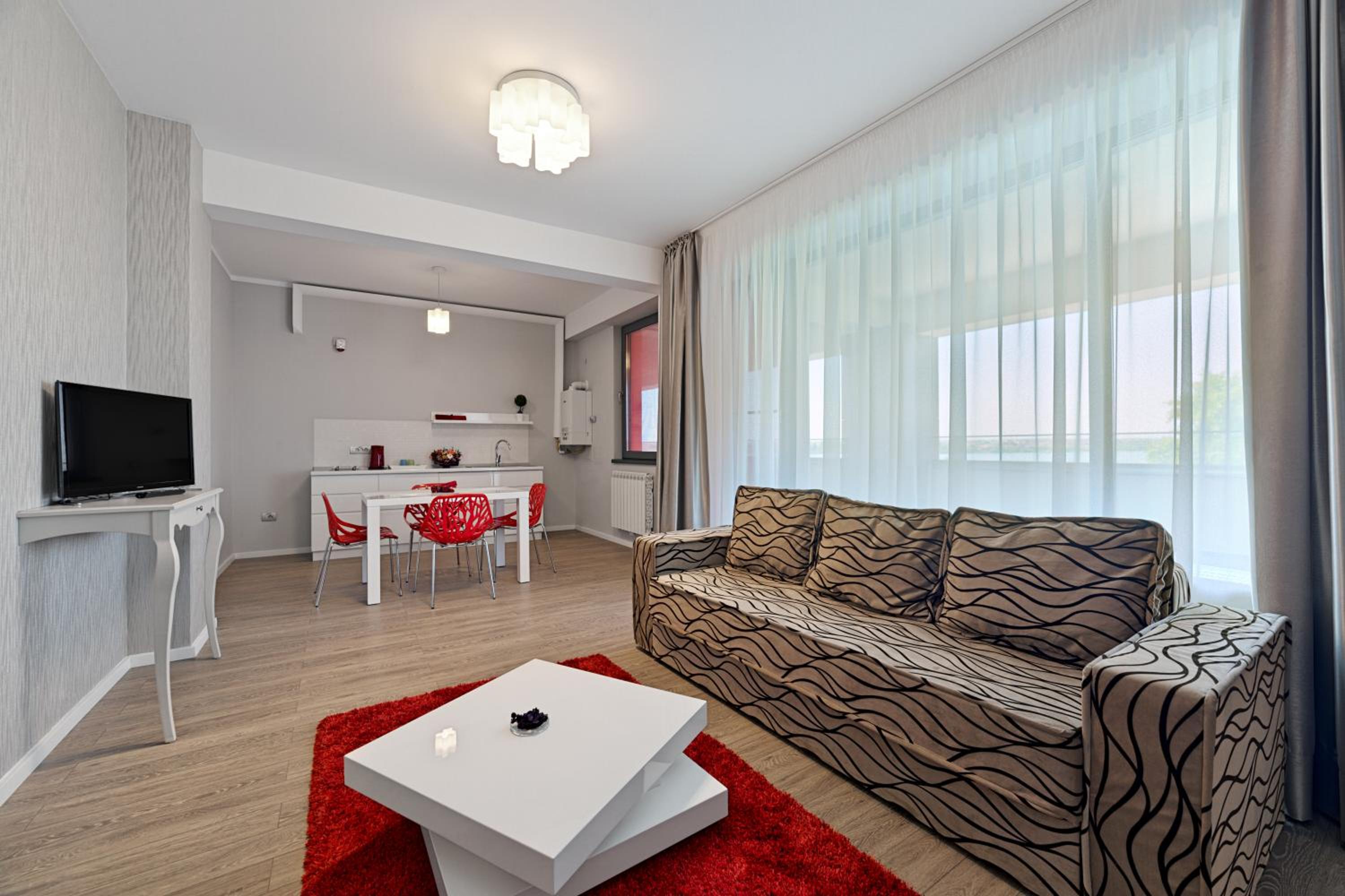 One-Bedroom Apartment with View - Photo 7