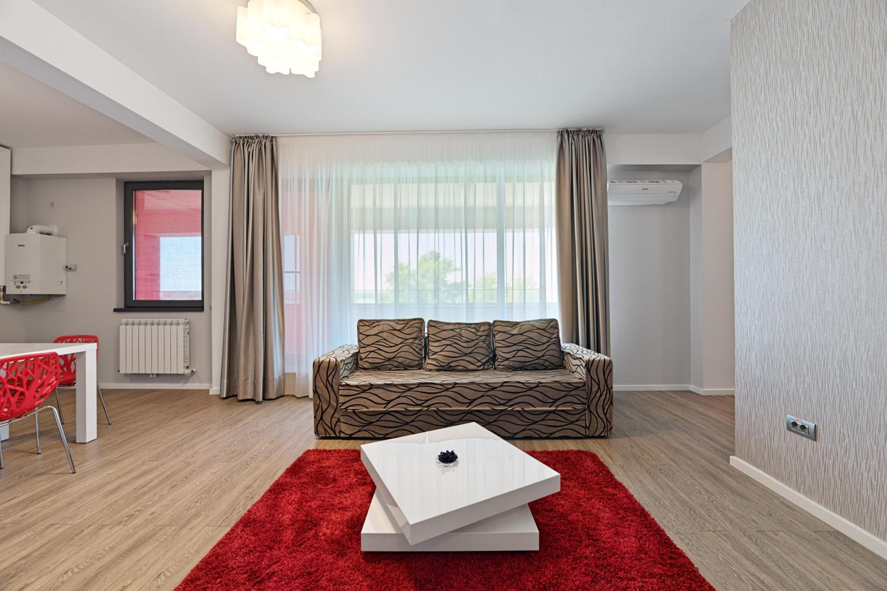 One-Bedroom Apartment with View - Photo 13