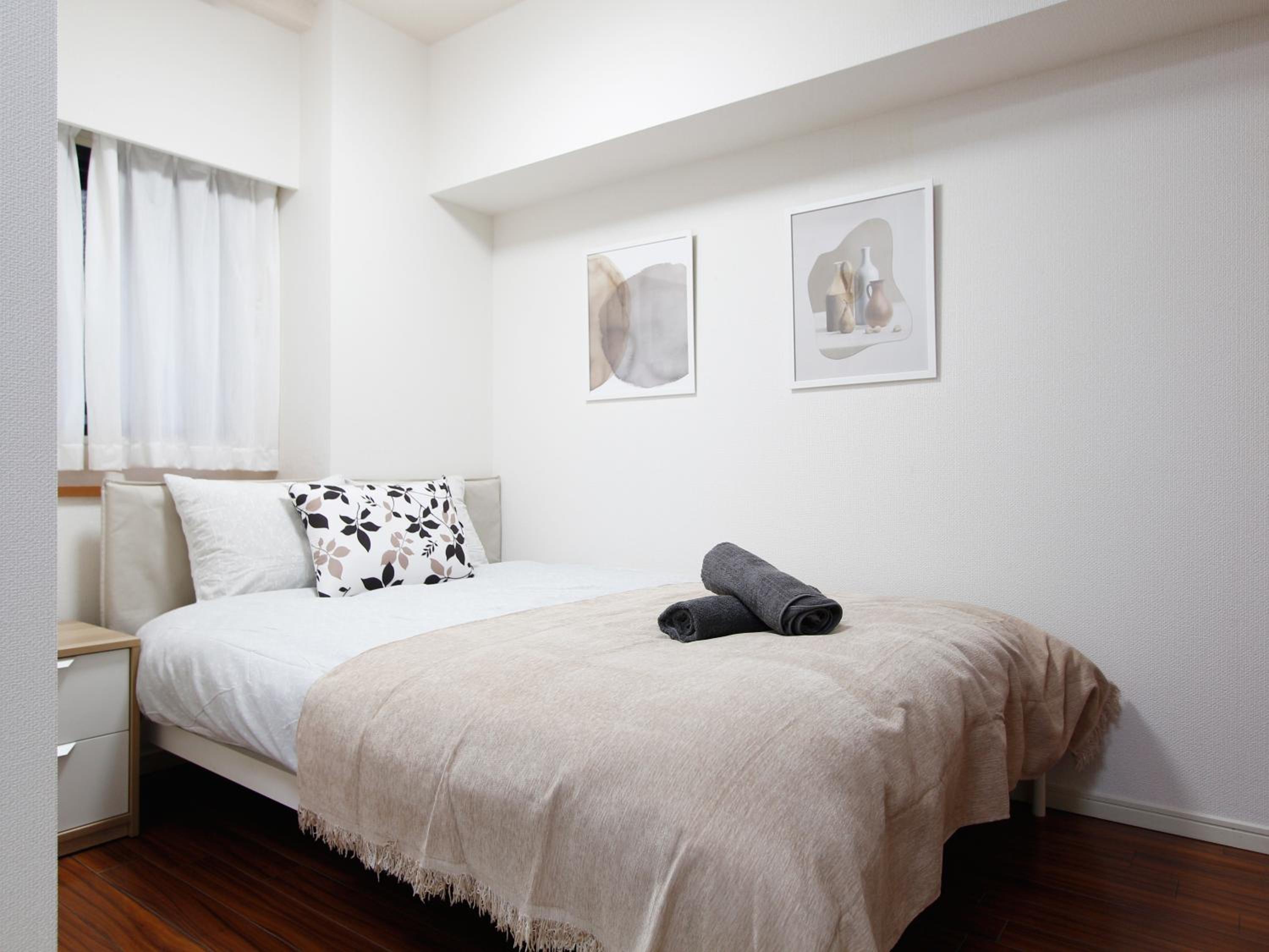 One-Bedroom Apartment photo 1