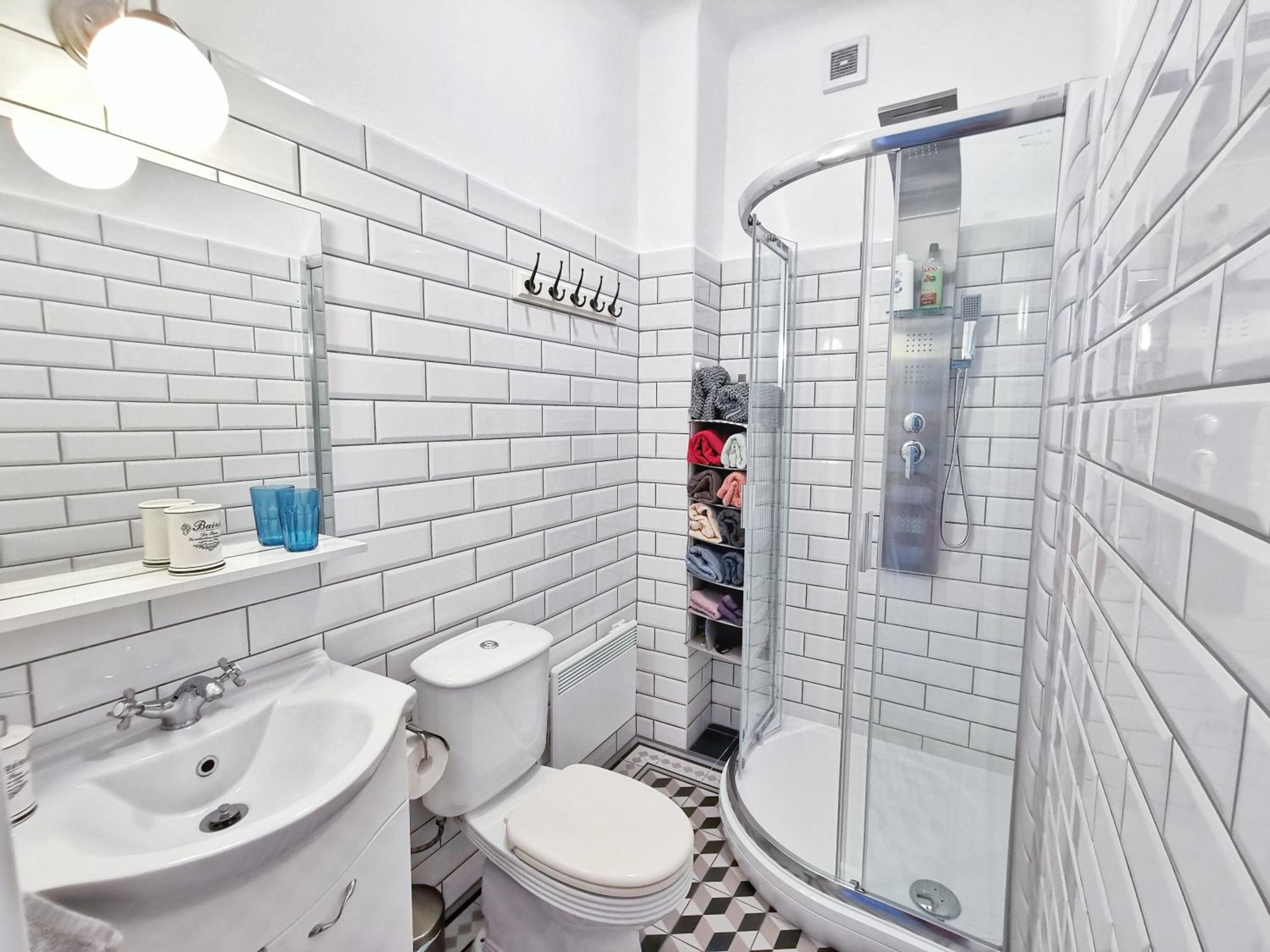 Apartment with Terrace - Photo 4