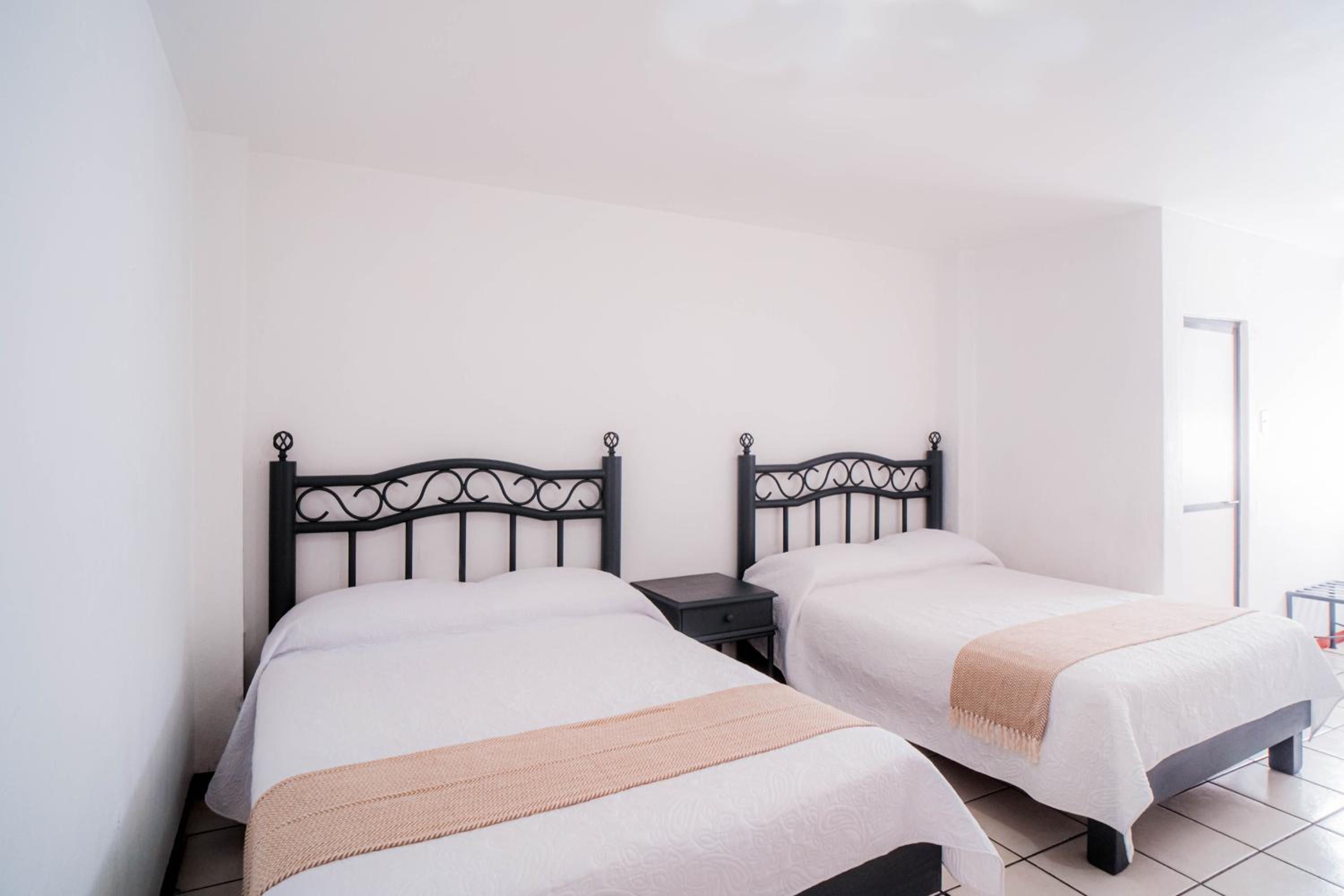 Budget Double Room photo 3