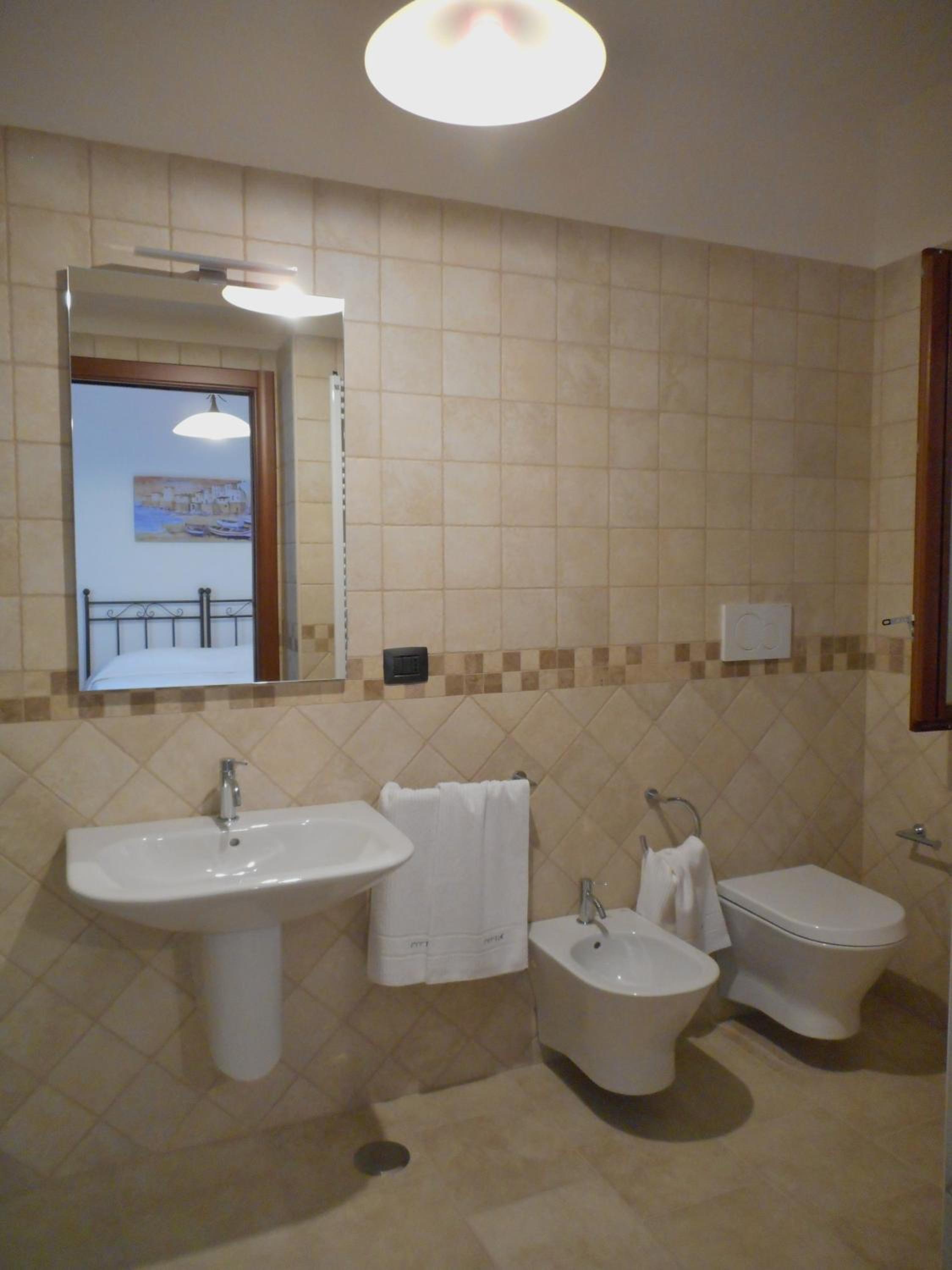 Double or Twin Room with Garden View - Photo 8