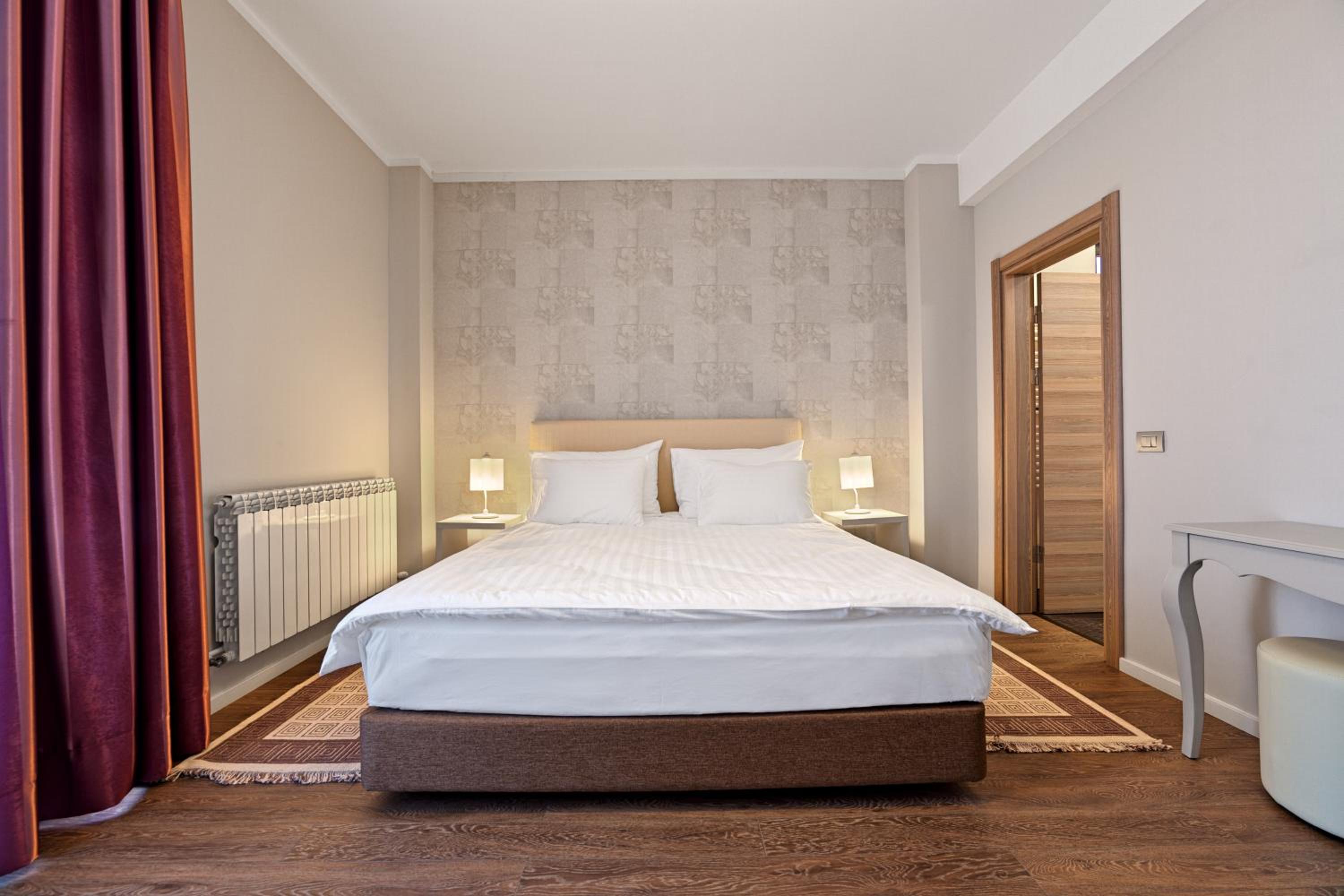 One-Bedroom Apartment - Photo 6