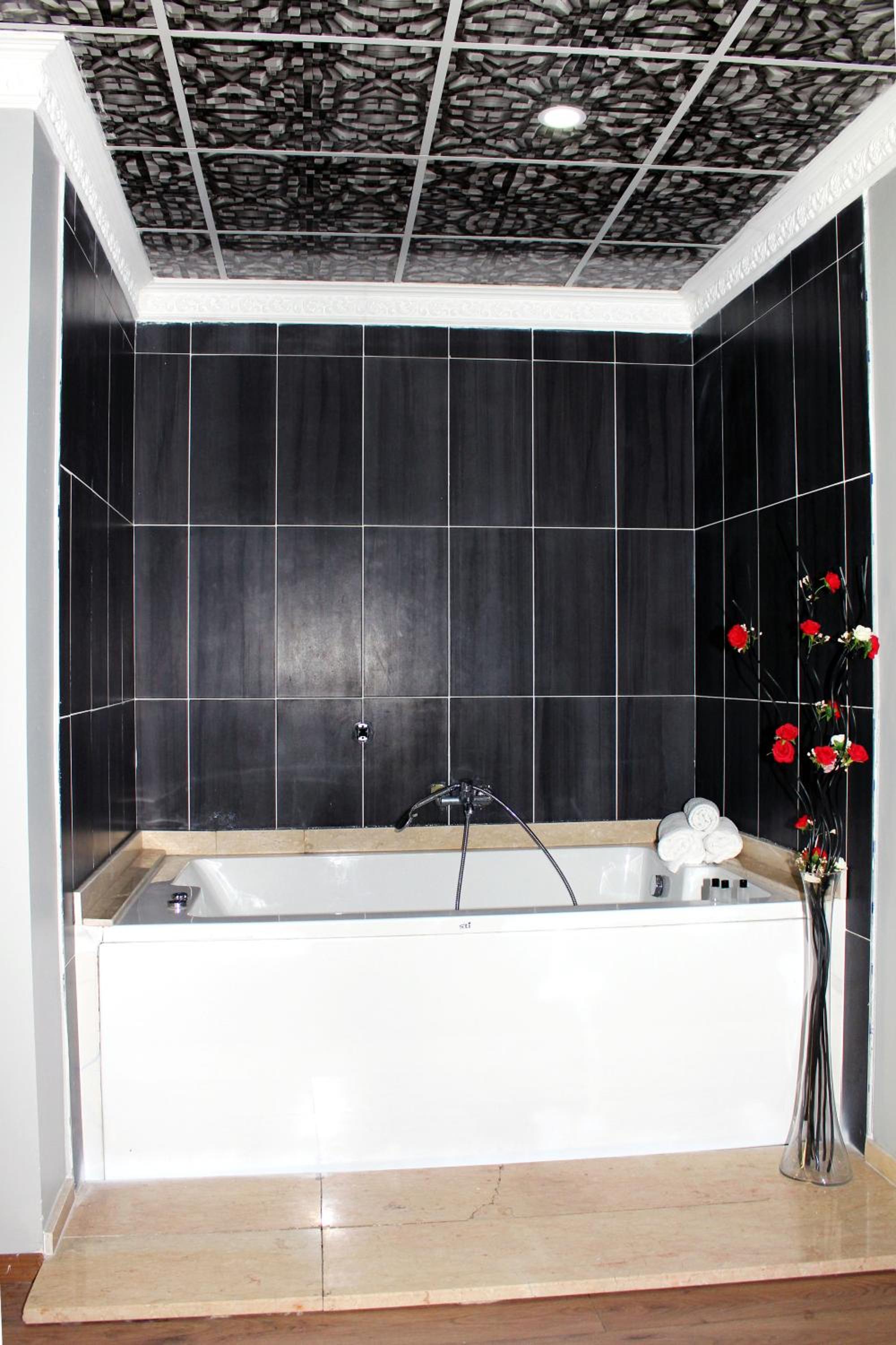 Studio with Spa Bath photo 3