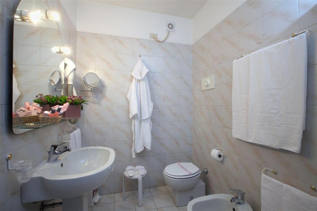Double or Twin Room - Photo 8