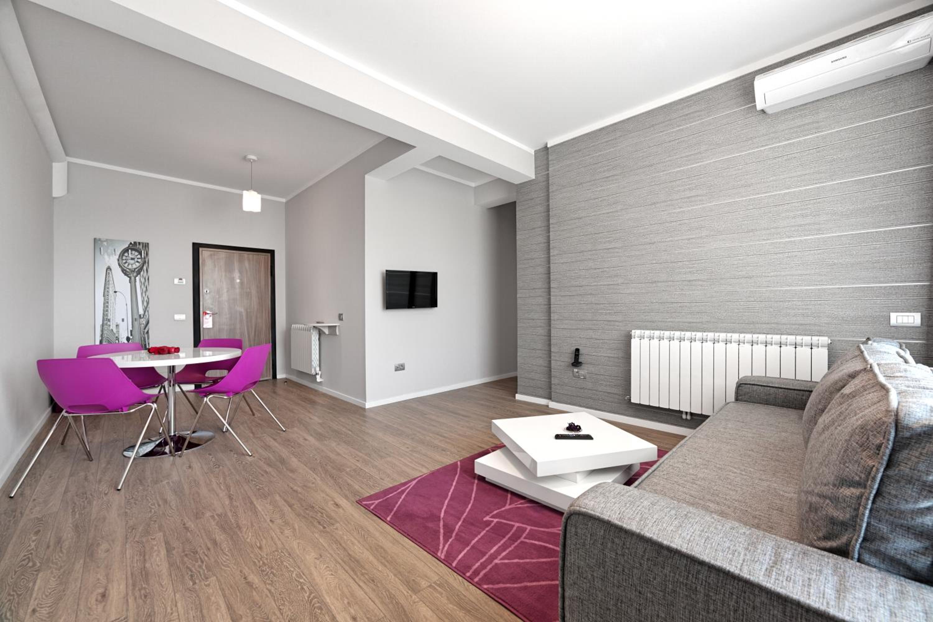 One-Bedroom Apartment - Photo 8