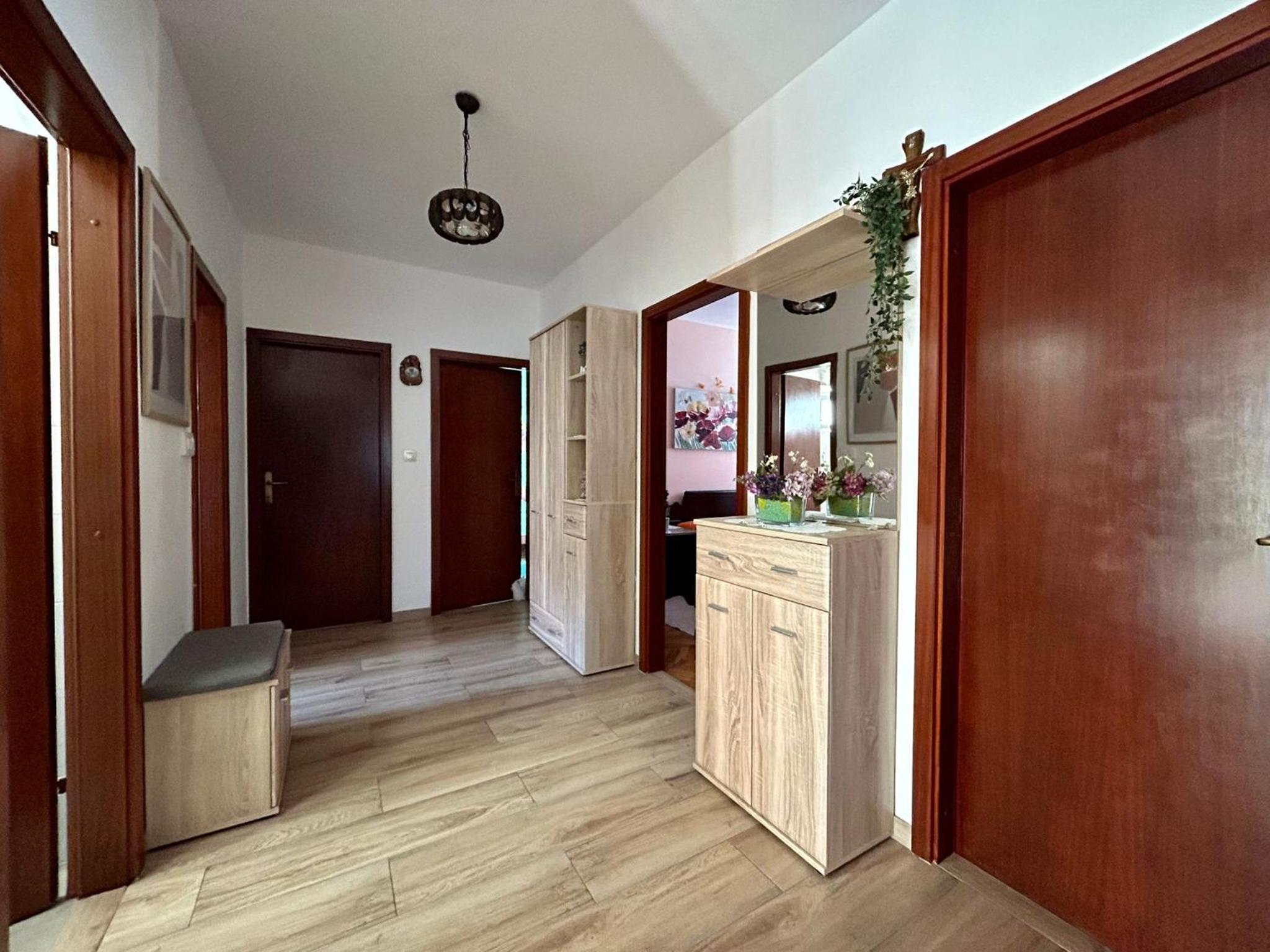 Apartment mit Balkon