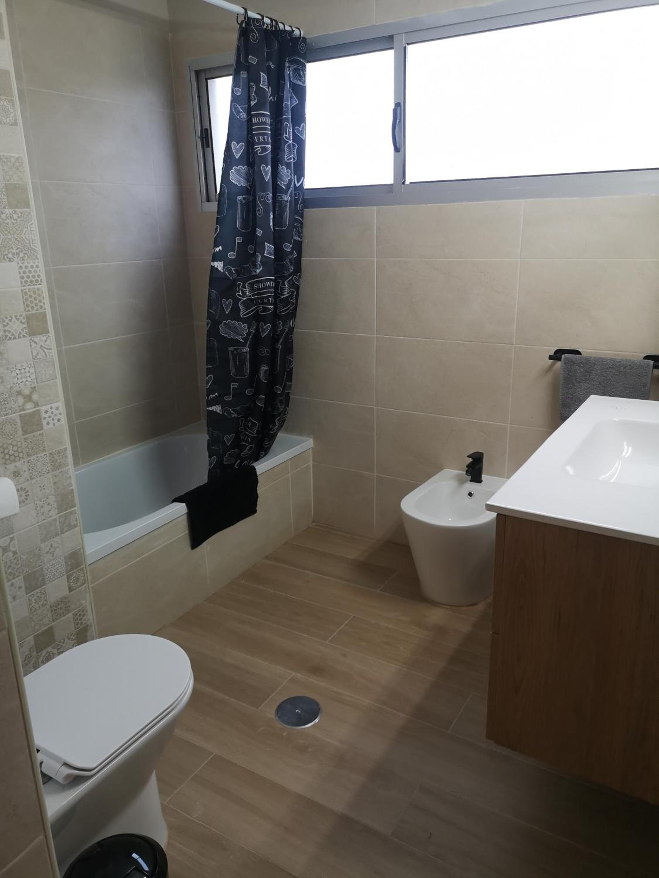 Double Room with Shared Bathroom photo 3