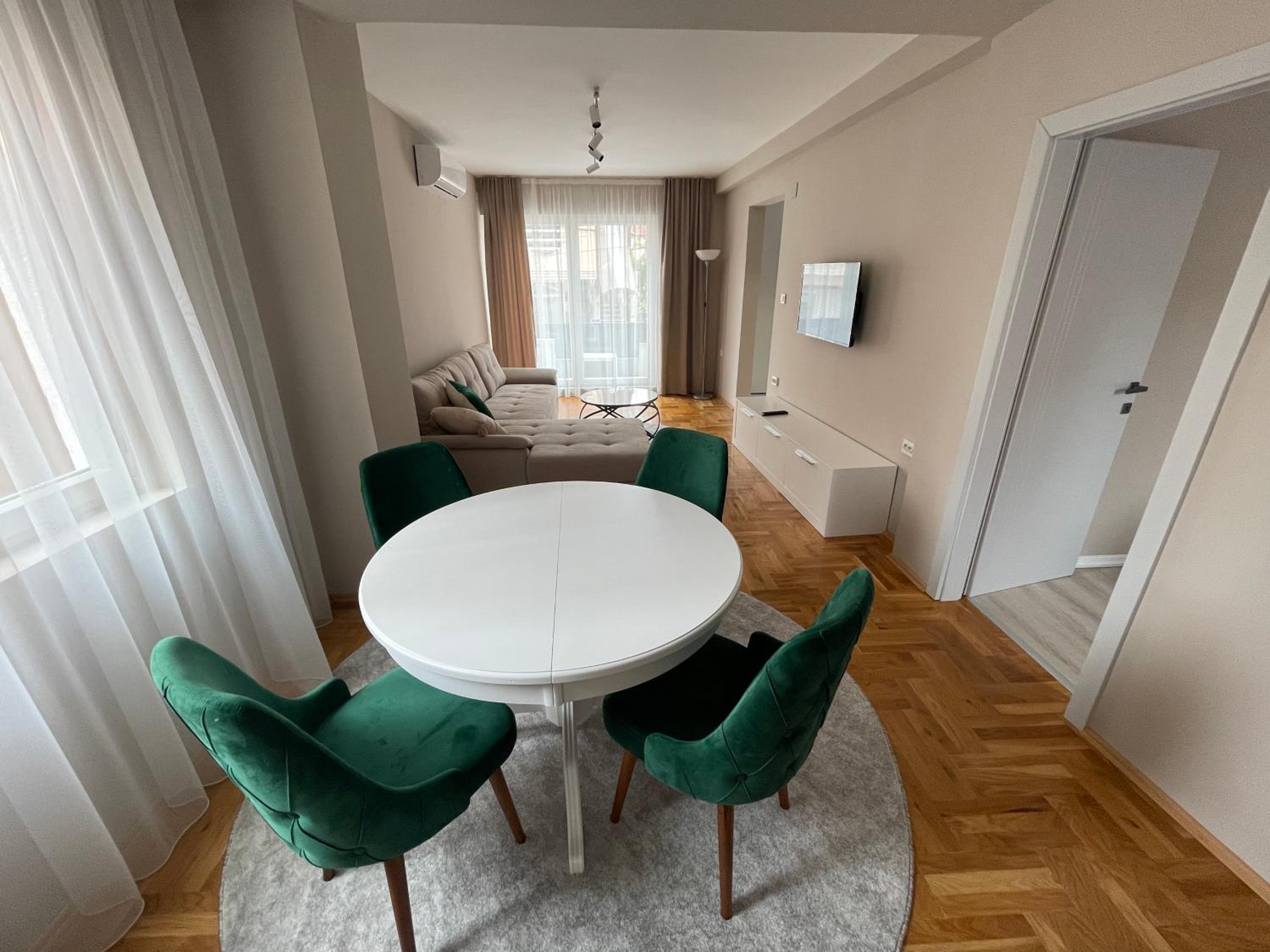One-Bedroom Apartment photo 2