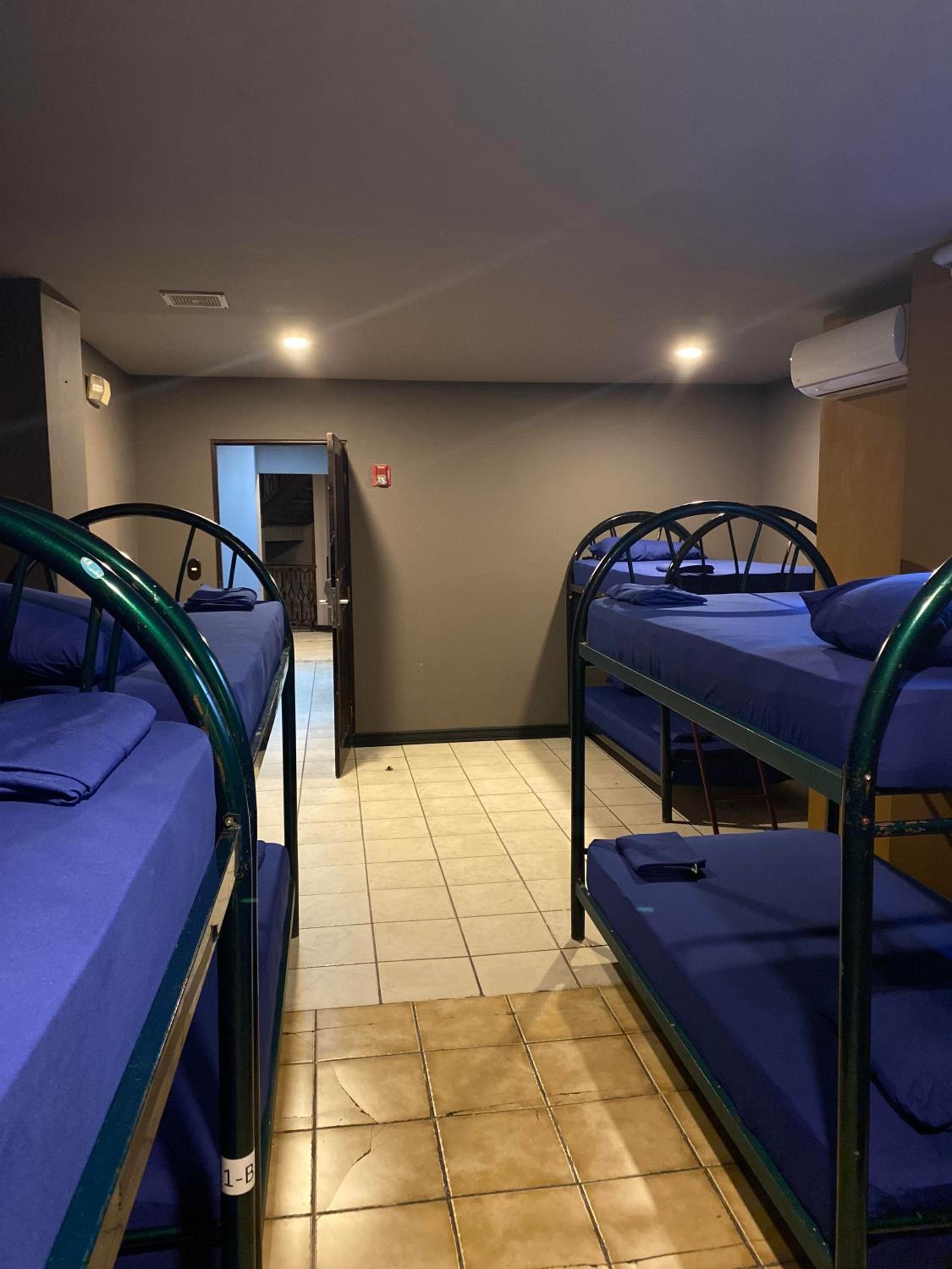10-Bed Mixed Dormitory Room photo 1
