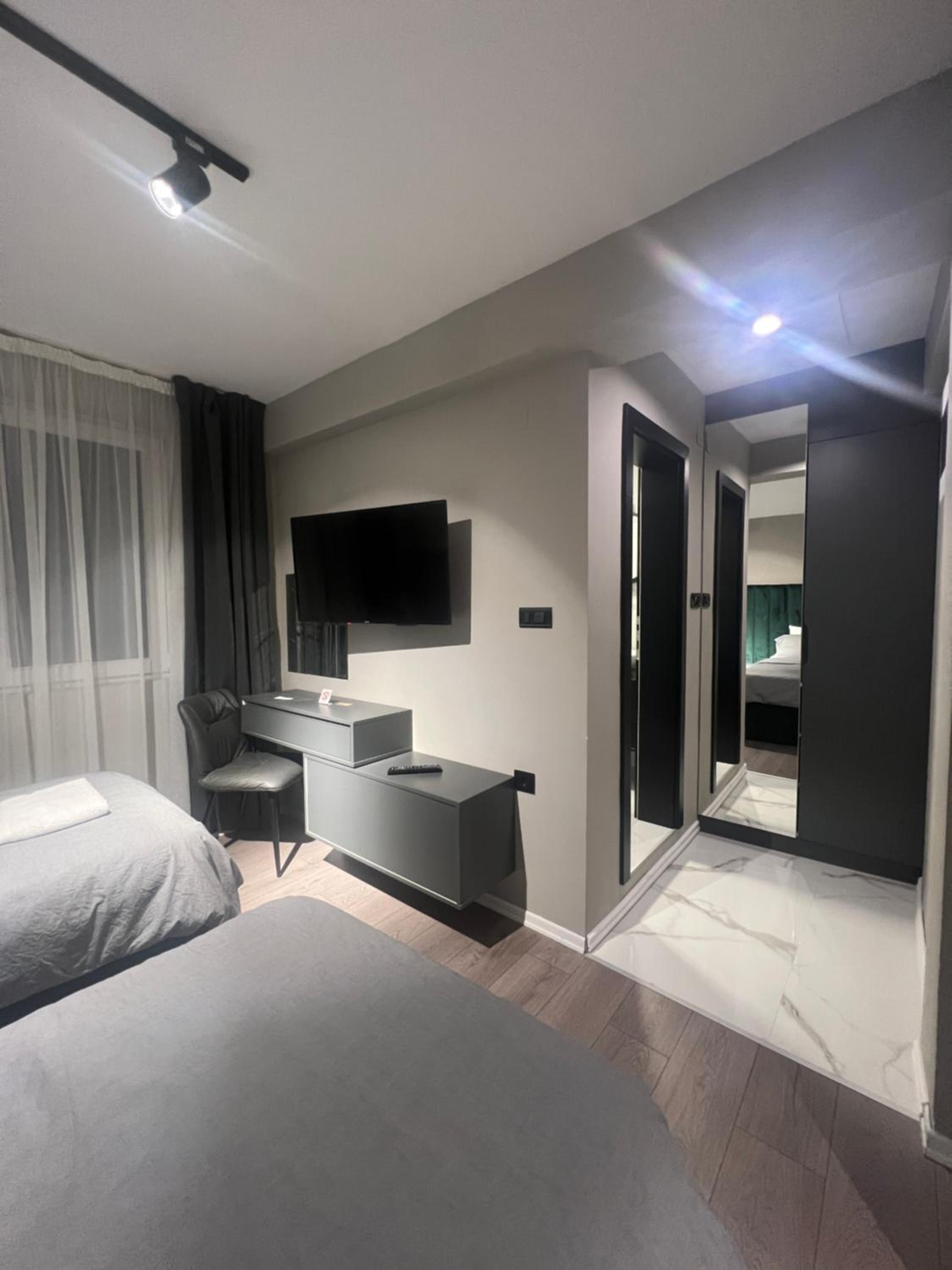 One-Bedroom Apartment photo 2