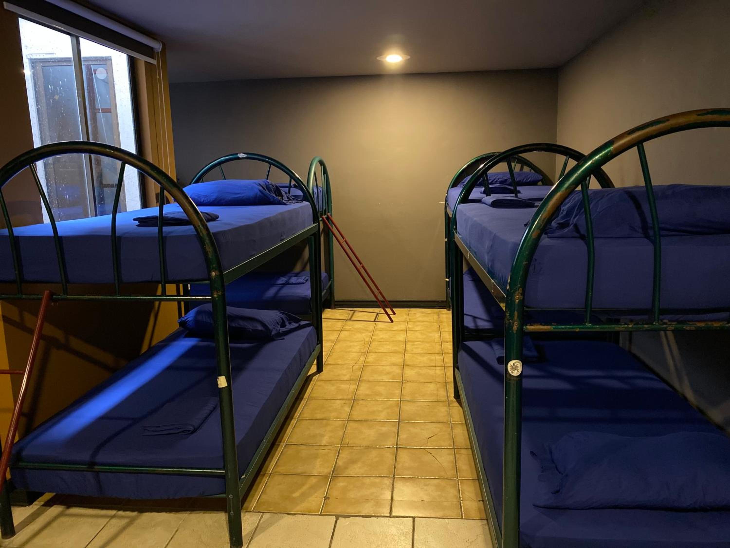 10-Bed Mixed Dormitory Room photo 3