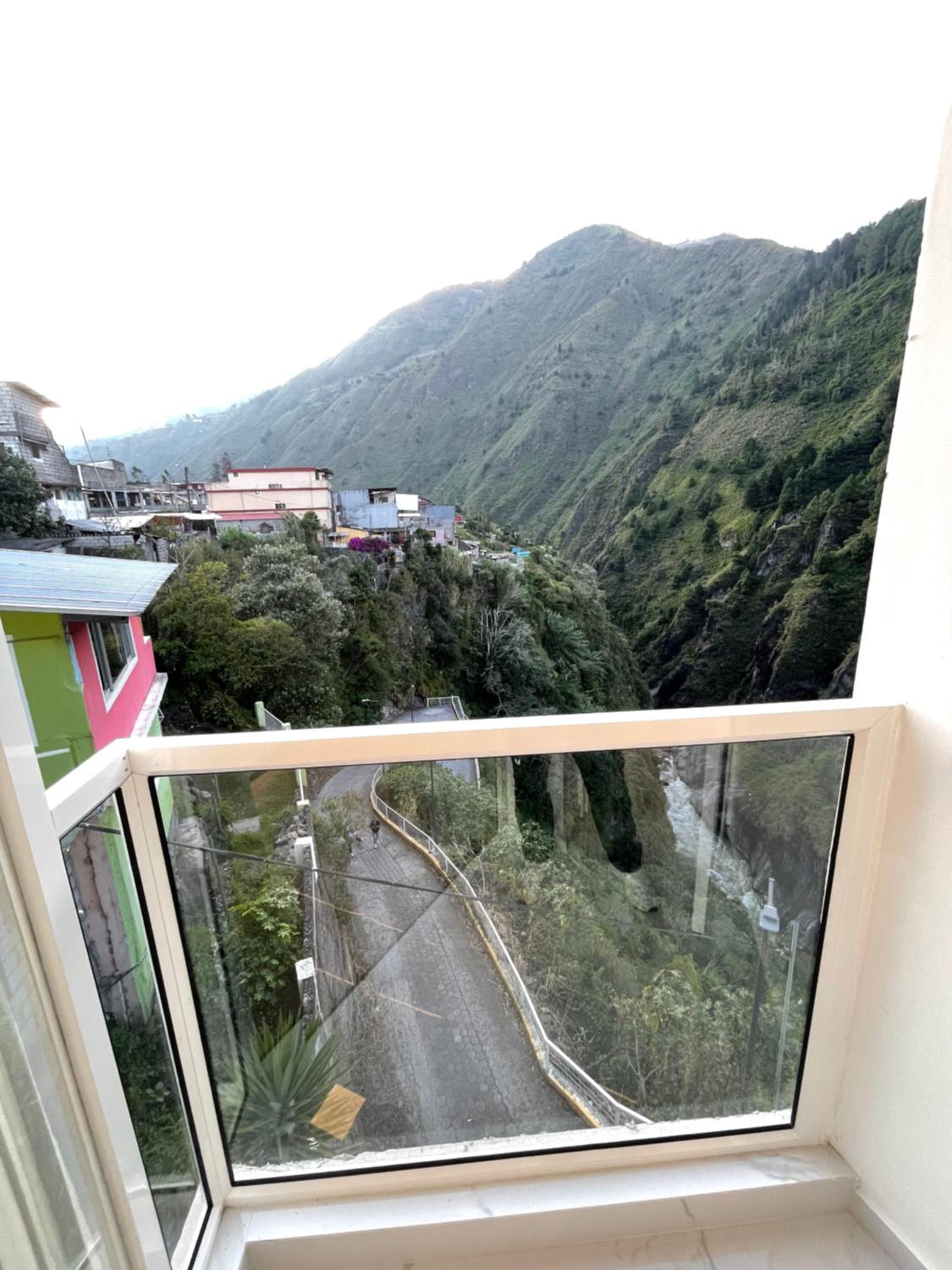 Suite with Mountain View photo 2