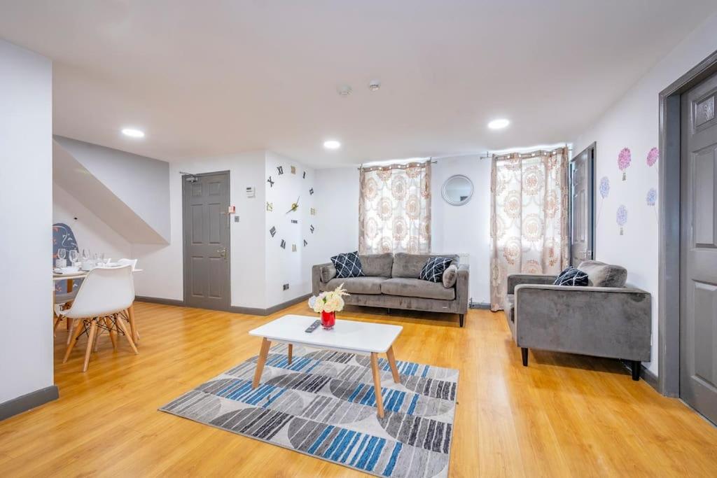 Two-Bedroom Apartment photo 2