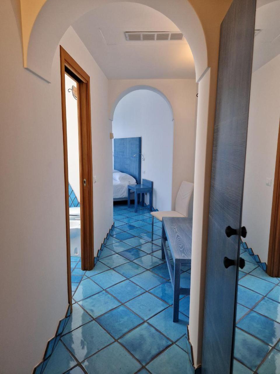 Deluxe Double Room with Terrace and Sea View - Photo 4
