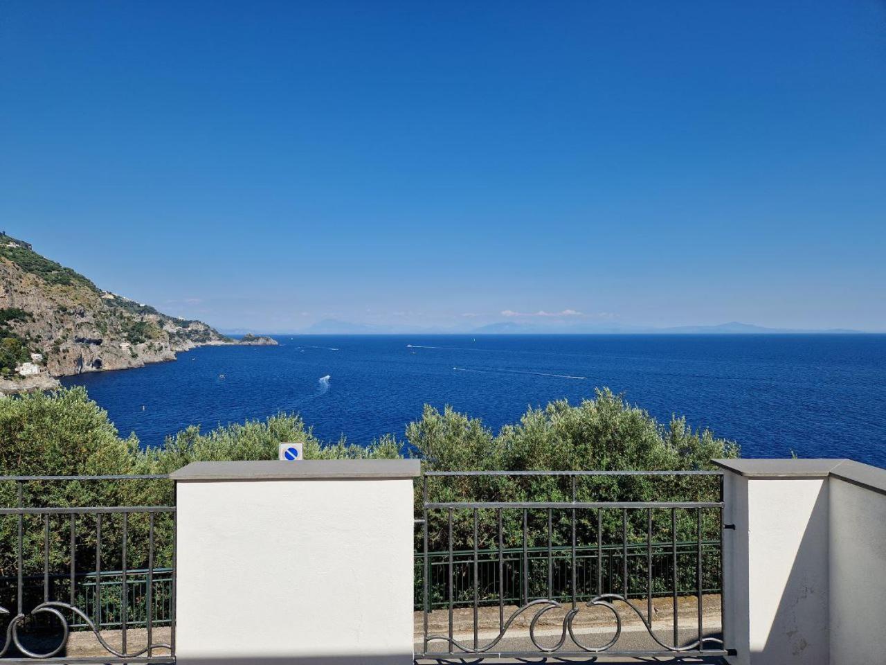 Deluxe Double Room with Terrace and Sea View - Photo 6