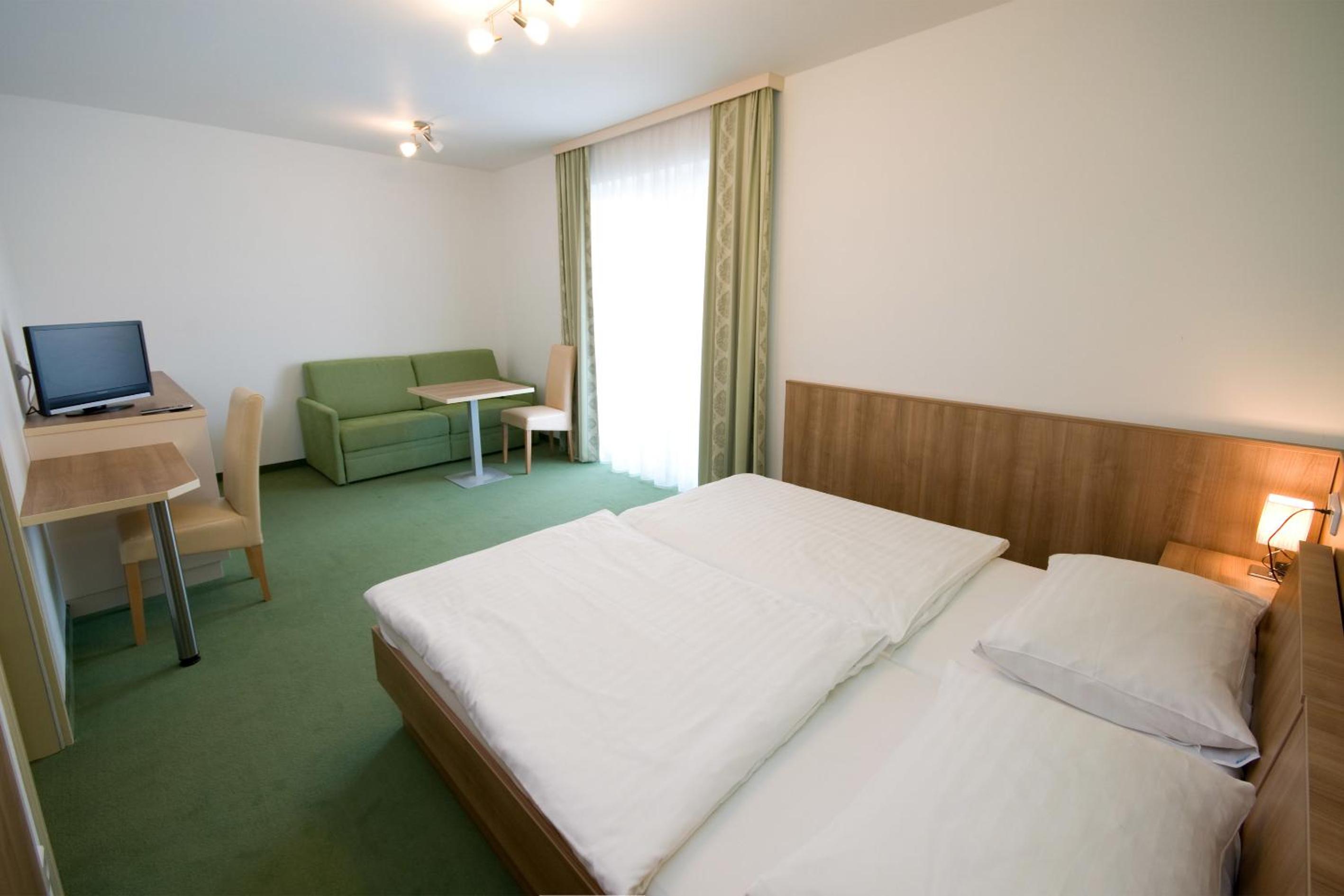 Double Room - Photo 5