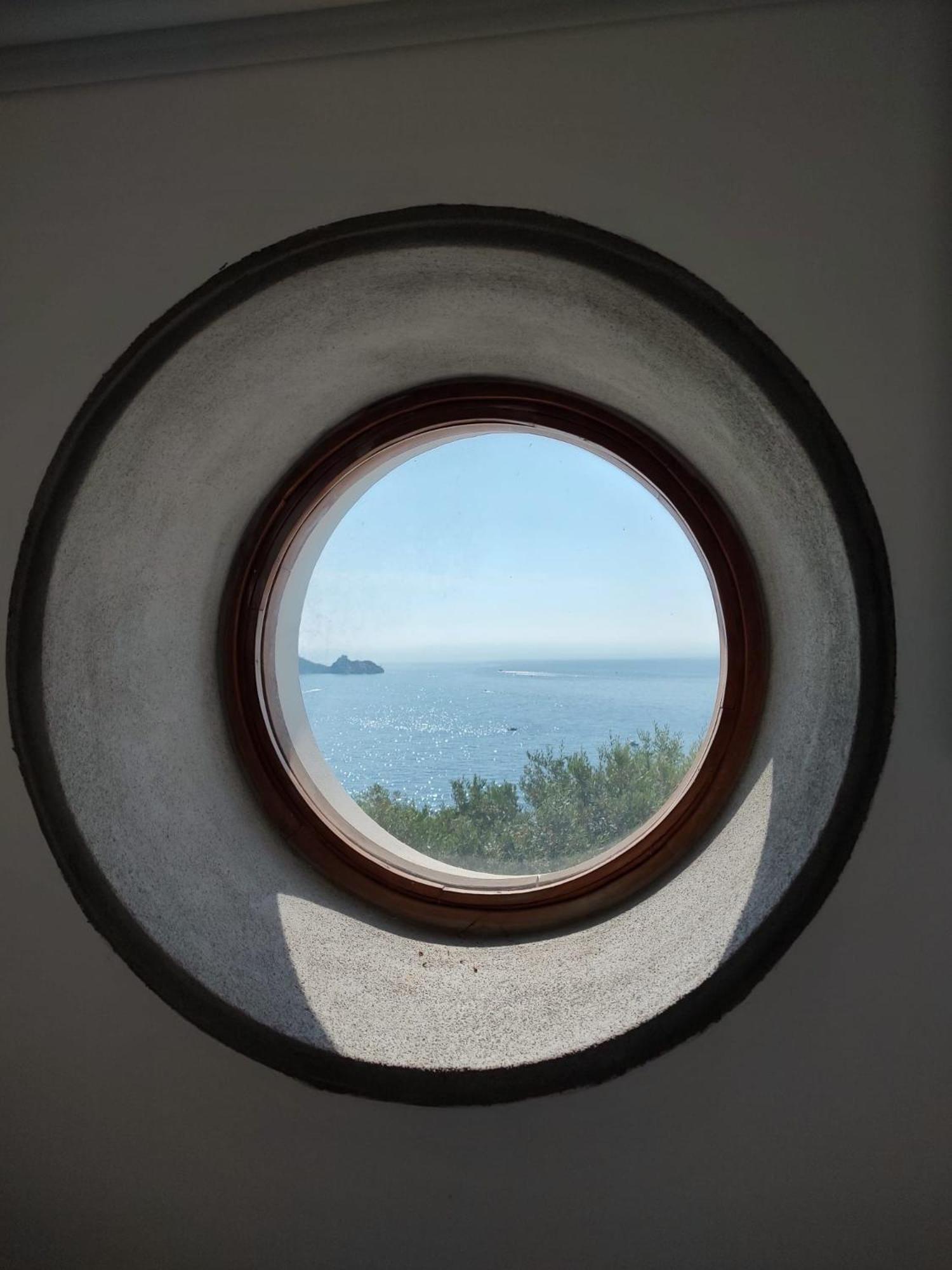 Deluxe Double Room with Balcony and Sea View - Photo 5